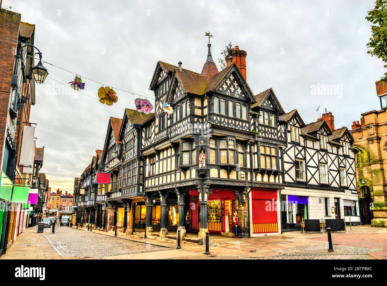 Traditionelle Häuser im englischen Tudor-Stil in Chester, England Stockfoto