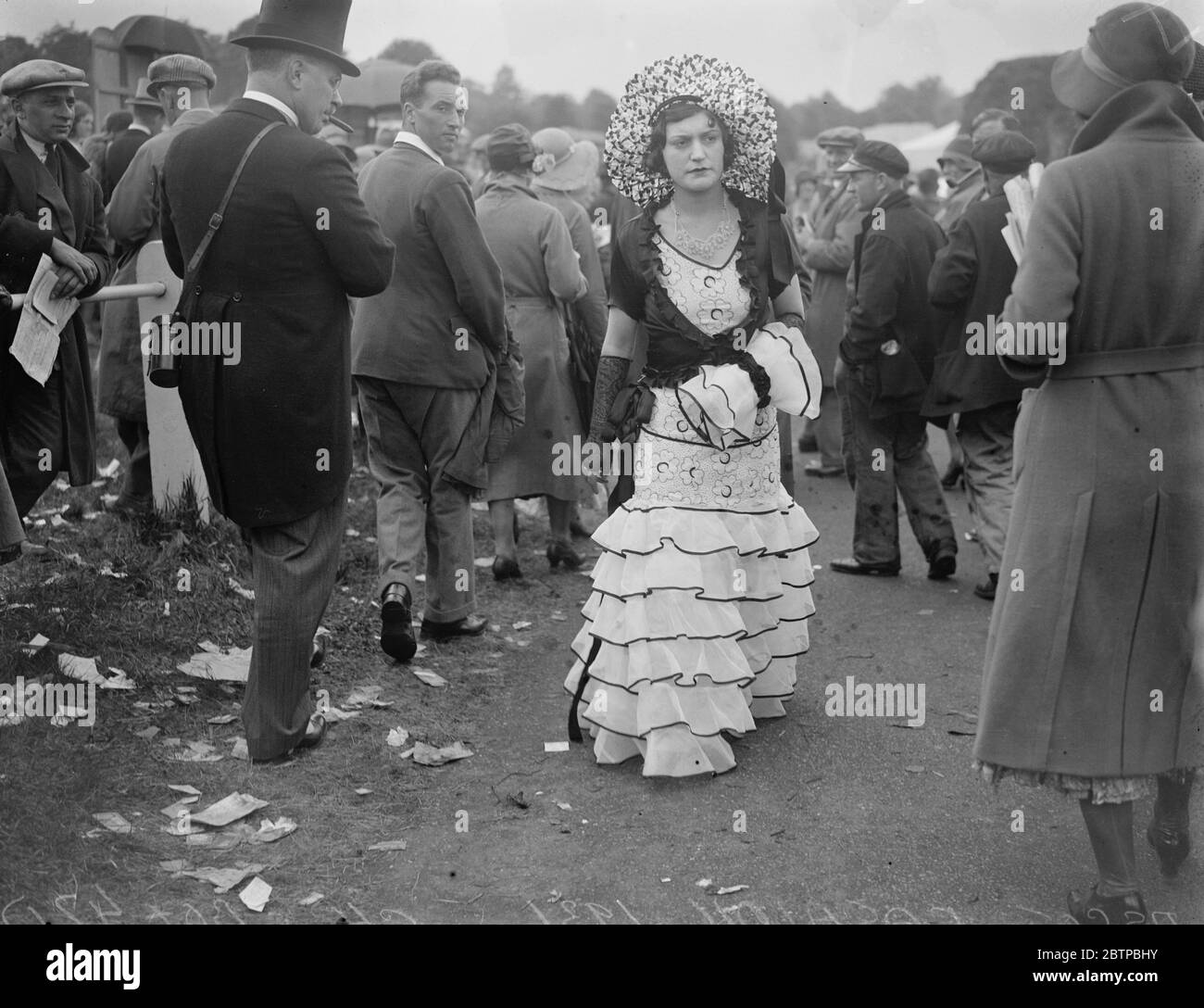 Damen Tag im Ascot . Eine der hübschen Mode auf dem Platz gesehen Ladies Day. 18 Juni 1931 Stockfoto
