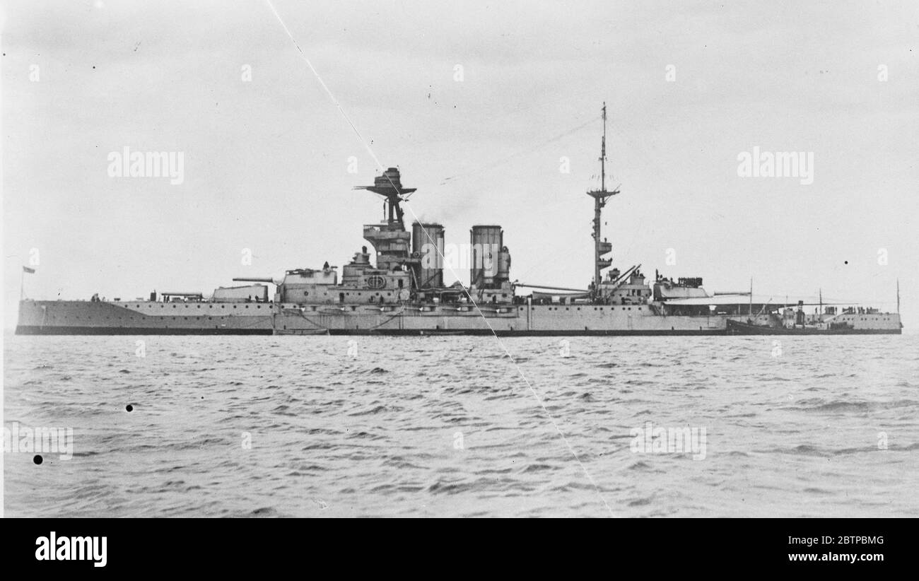 Undichte Schlachtschiff . Malaya, die nach Hause kommt aus Gibraltar derzeit ist sie undicht , nachdem von einem Dummy Torpedo während der Praxis manoeuvers getroffen worden . 21 März 1931 Stockfoto