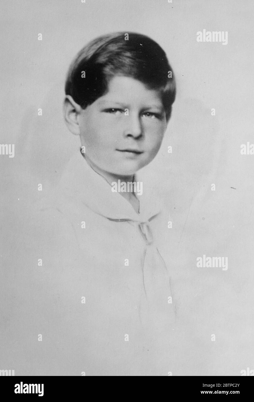 Junge Prinz ein Soldat. Kronprinz Michael von Rumänien, der gerade seinen neunten Geburtstag gefeiert hat, durch den Eintritt in die Militärschule in Bukarest. November 1930 Stockfoto