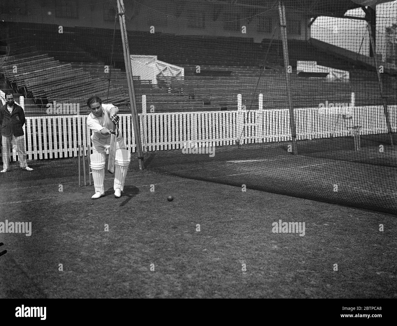 Millionär als Grafschaft-Kricketspieler . Kapitän Barnato mit den Netzen schlagen. 24. April 1928 Stockfoto
