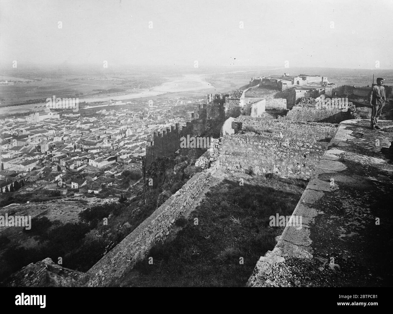 Spanien . Ein herrlicher Vogelblick vom Castillo de Sagunto aus. Februar 1930 Stockfoto