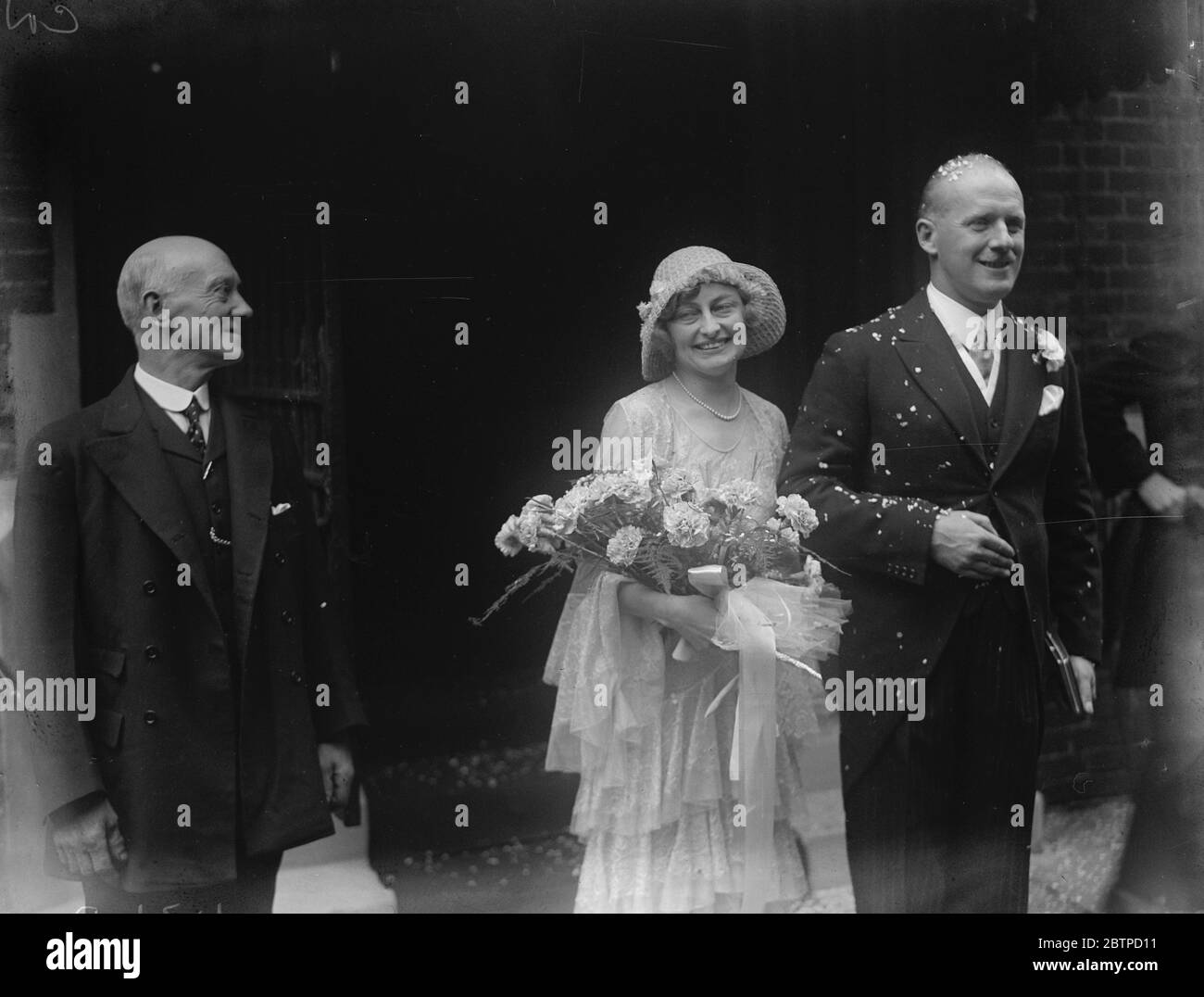 Ausgezeichnete Airman vermählt . Die Hochzeit von Wing Commander D L Allen an Frau B H Utterson fand in Holy Trinity Church Brompton. Die Braut und der Bräutigam. 23 Juli 1930 Stockfoto