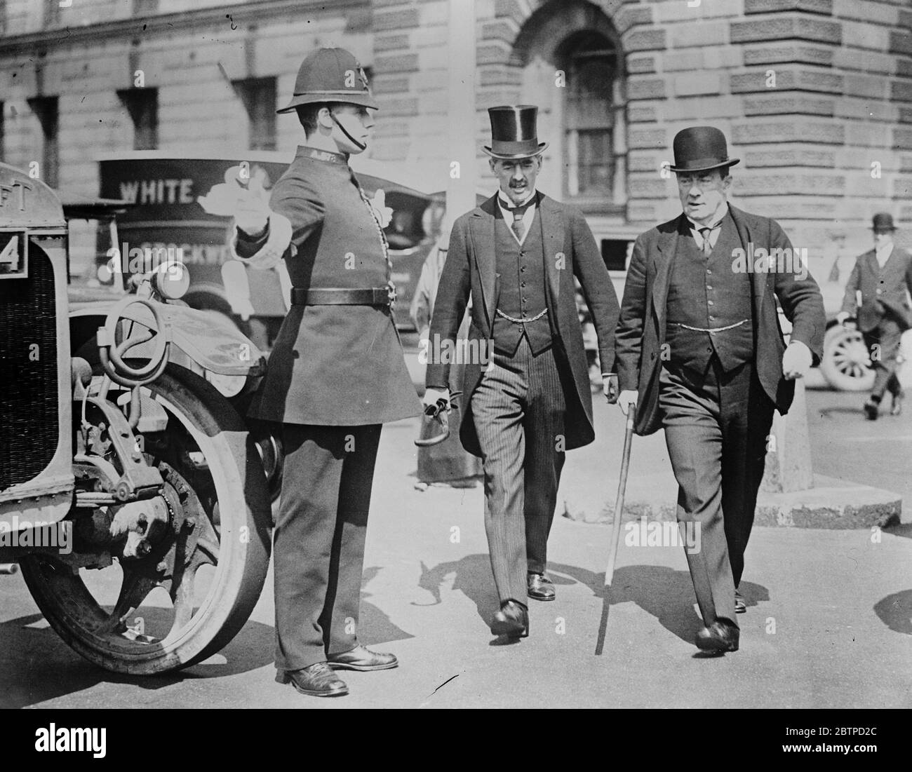 Das Ende des Parlaments . Der Premierminister und Herr Neville Chamberlain auf dem Weg zum Unterhaus. 10 Mai 1929 Stockfoto