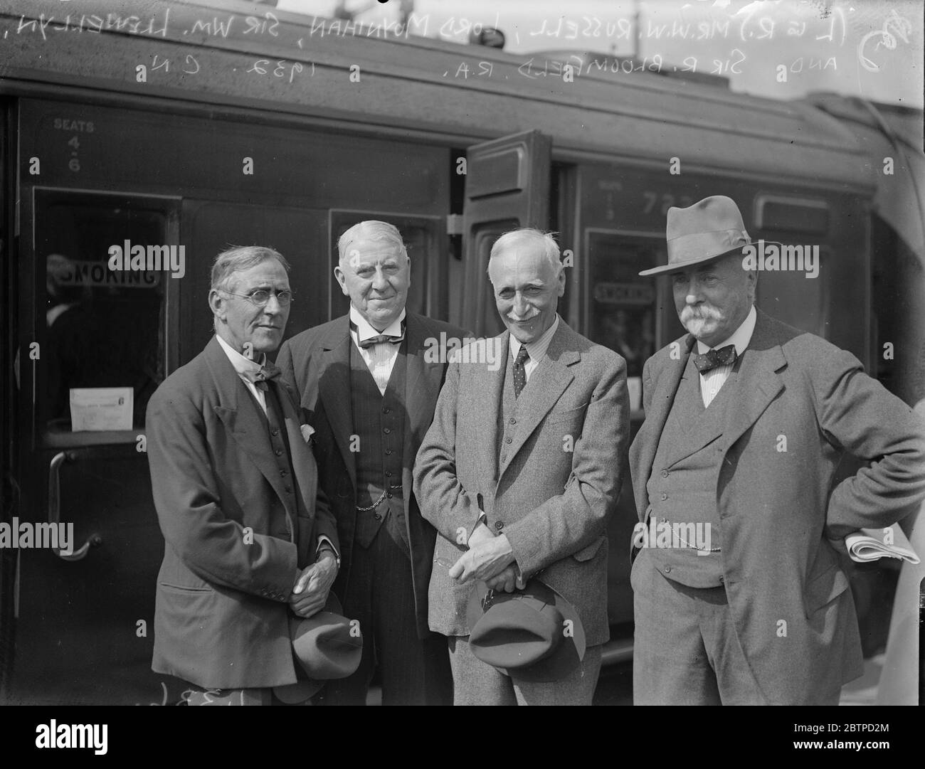 Auf zum Mittelmeer . Von links nach rechts: Herr W. Russell, Lord Moynihan (Präsident des Royal College of Surgeons), Sir William Llewellyn (Präsident der Royal Academy) und Sir R Bloomfield, RA. September 1932 Stockfoto