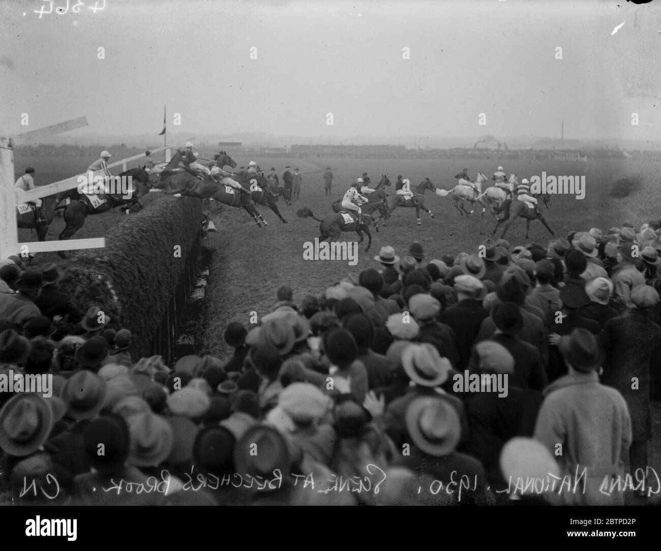 Grand National Die Szene am Becher's Brook erste Runde. 28 März 1930 Stockfoto