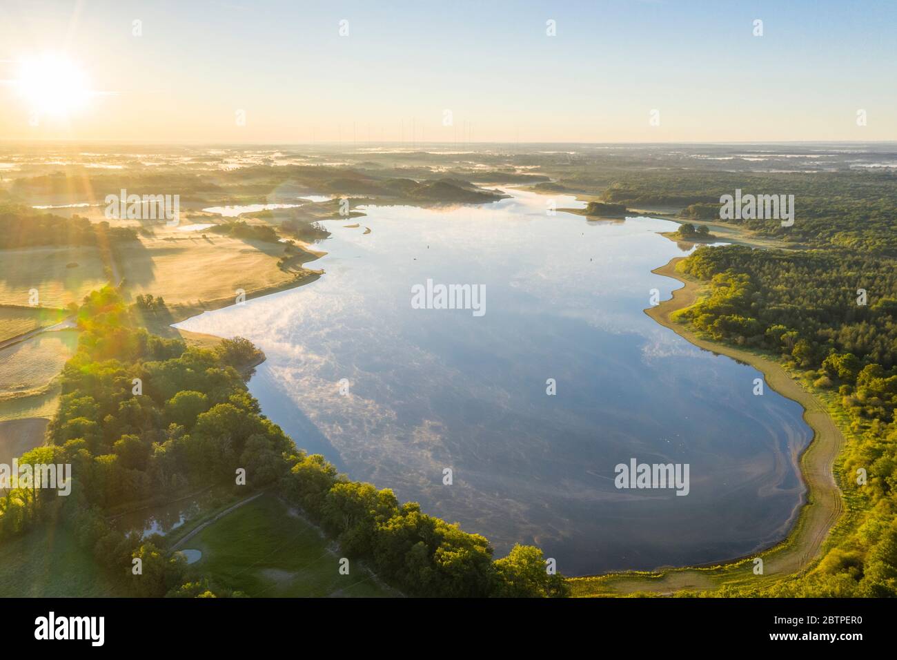 Frankreich, Indre, Berry, Brenne Regional Natural Park, Douadic, Mer Rouge Teich (Luftaufnahme) // Frankreich, Indre(36), Berry, Parc naturel régional de la Bre Stockfoto