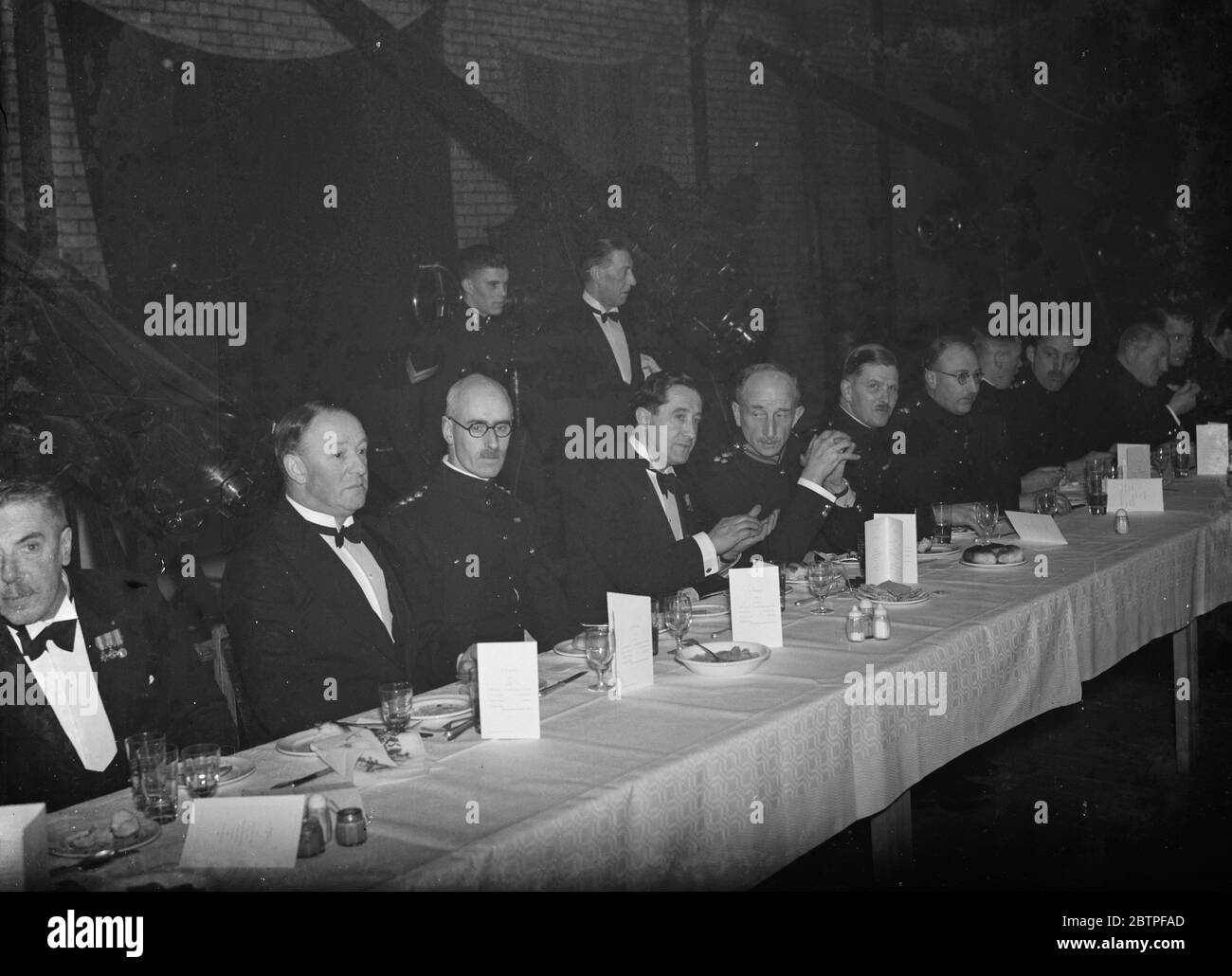 Territoriale Armee Artillerie Abendessen . Vorsitzender des Erith Stadtbezirksrates, Stadtrat WJ Ebben, Kapitän M A Galbraith, Frank Clarke, L R Hill OBE und Major R L Whitmore. 1937 Stockfoto