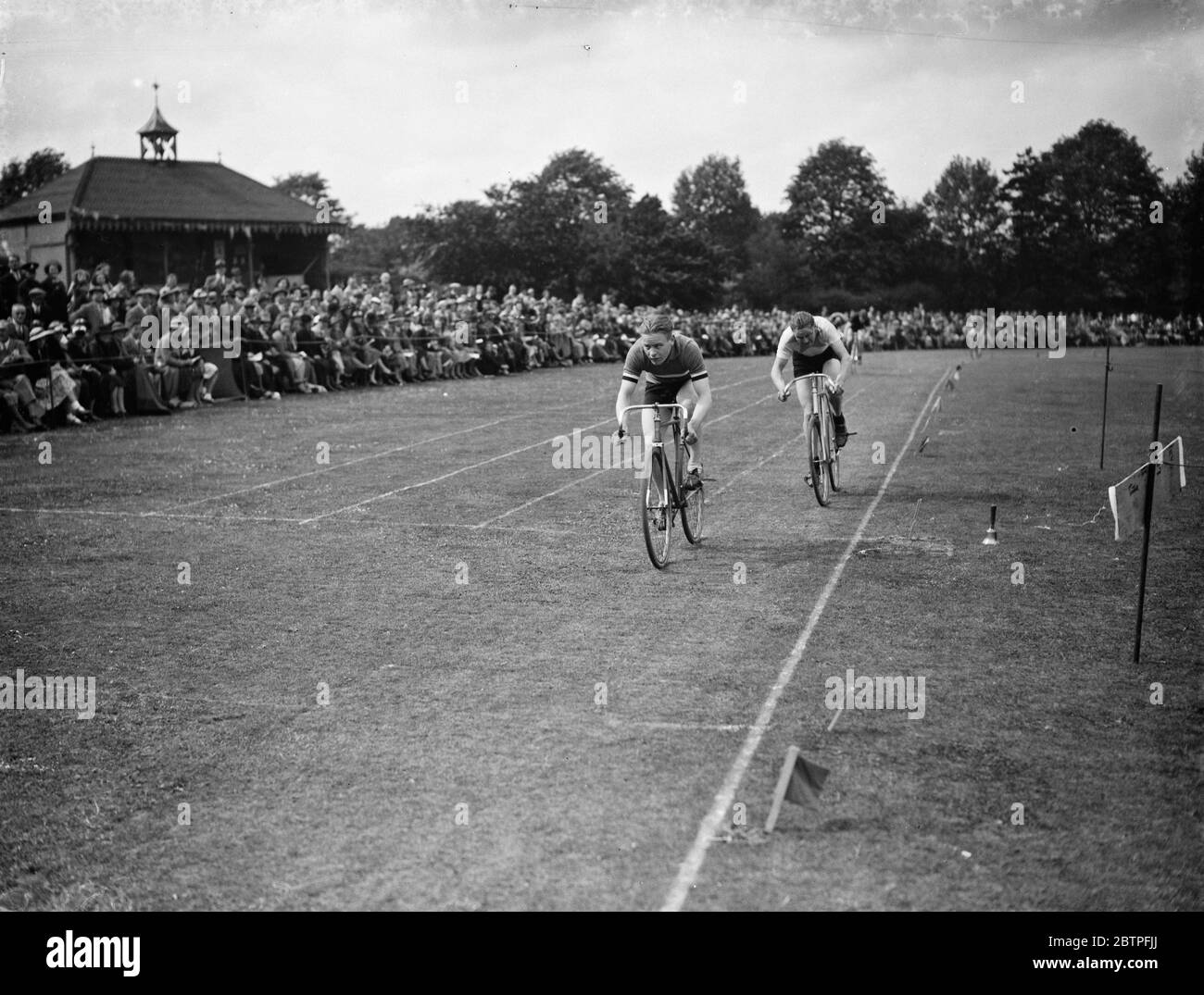 Erith Hospital Sport . Die Damen-Radrennen . 1938 Stockfoto