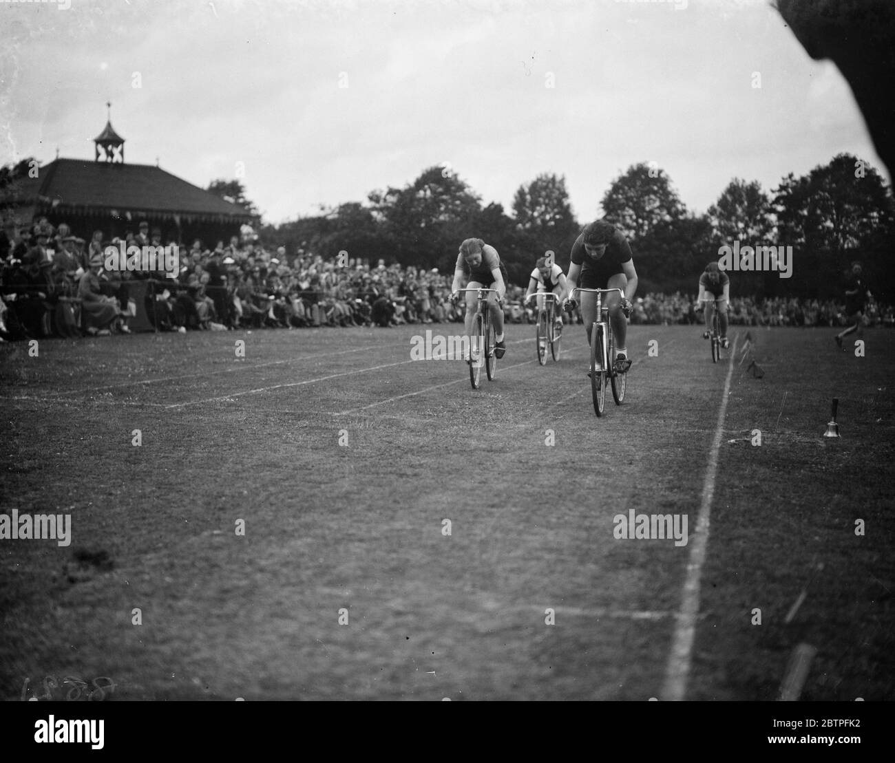 Erith Hospital Sport . Die Damen-Radrennen . 1938 Stockfoto