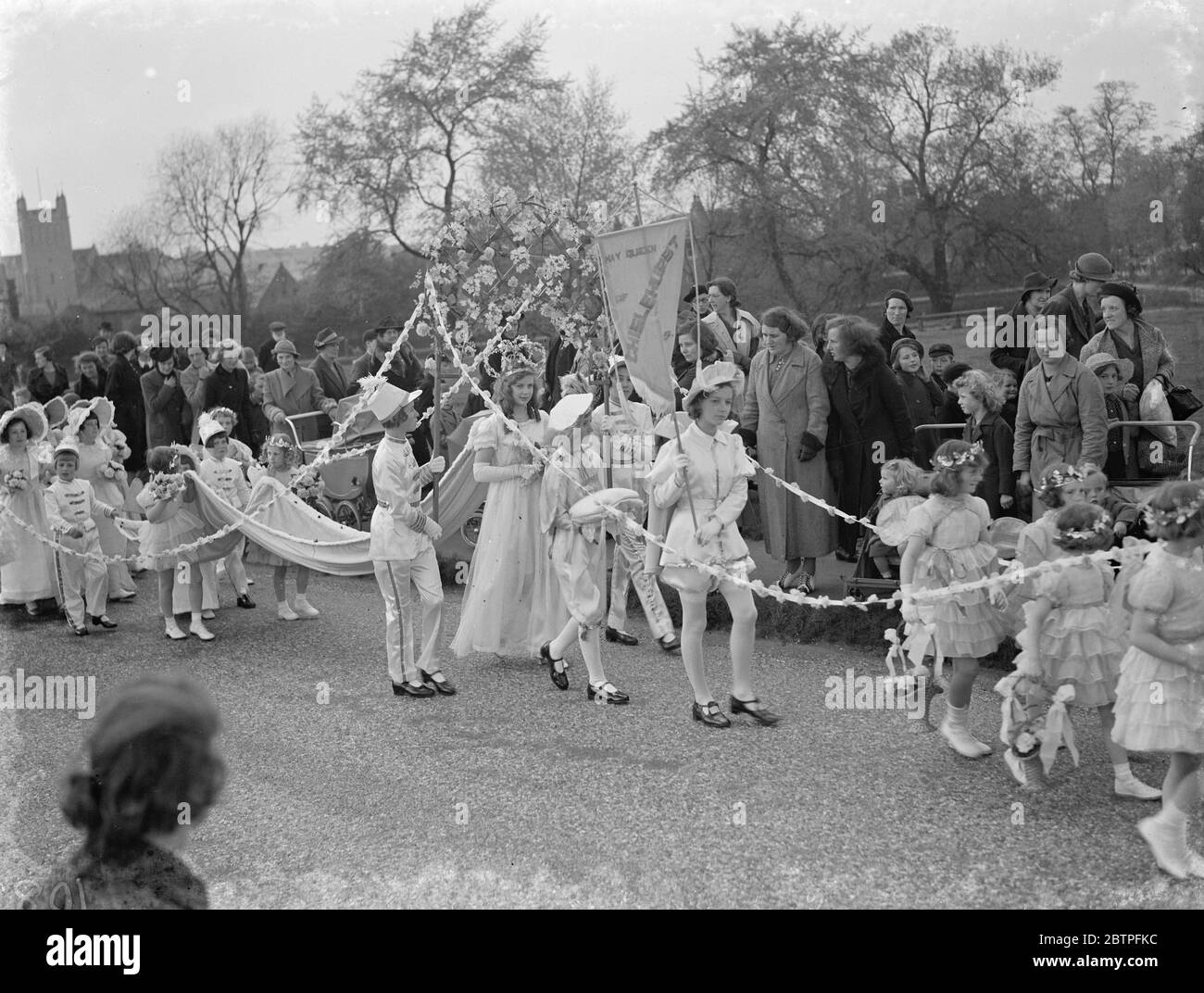 Mai Fest . Die Prozession der Mai-Königin von Chislehurst, Kent, mit ihrem Gefolge. Mai 1939 Stockfoto