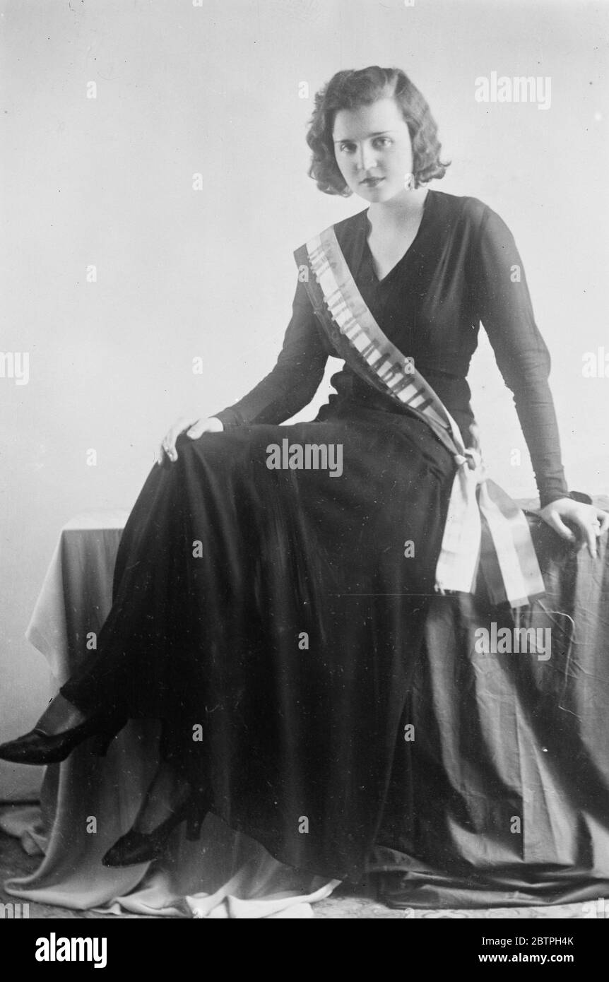 Miss Jugoslawien 1932 . Miss Olga Djuritch, Tochter eines Priesters von Veliki Bechkerek, der als Miss Jugoslawien 1932 gewählt wurde, um nach Paris zu gehen, um mit internationalen Schönheiten für den Titel Miss Europa konkurrieren. Sie soll das Doppel der rumänischen Mädchen, die als Miss Universe in der 1931 Wettbewerb gewählt wurde sein. 28. Januar 1932 Stockfoto