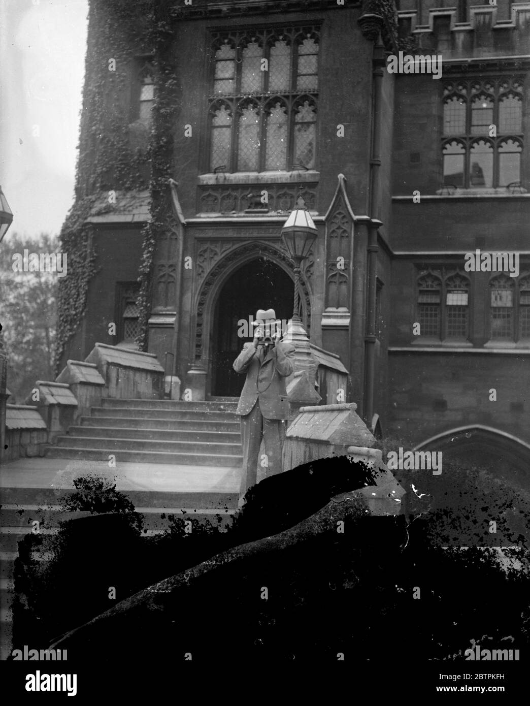 Herr Reiff in London Foto zeigt: Herr Reiff , Chef des Scherl Bilderdienstes, im Tempel, dem Sitz der Rechtsanwaltschaft in London. 22 Mai 1936 Stockfoto