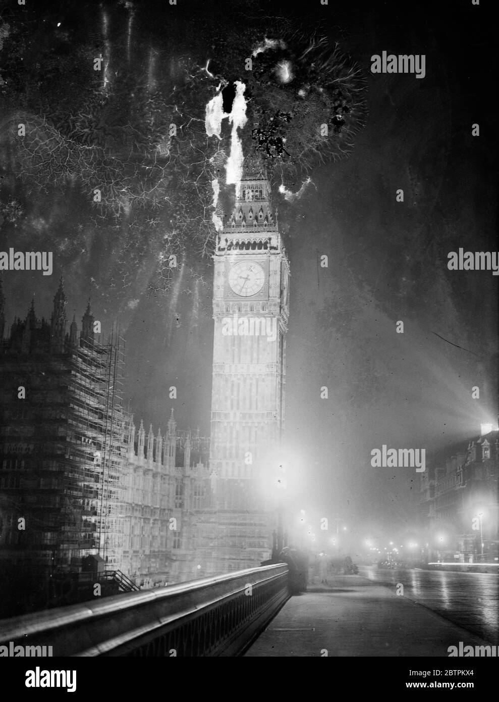 London beleuchtet in Feier der öffentlichen Beleuchtung Ingenieure Konferenz . Foto zeigt den beleuchteten nationalen Big Ben von der Themse. September 1935 Stockfoto