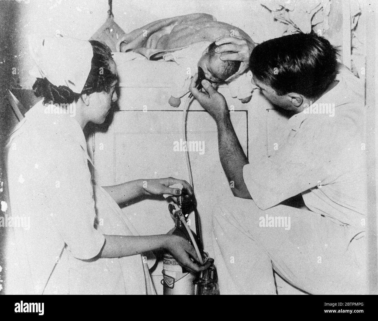Baby gegeben Sauerstoff 6 März 1937 Stockfoto