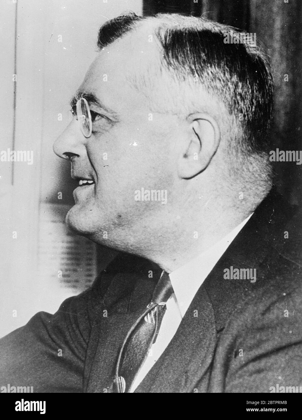 Präsident Roosevelt "Double". Alonzo F E Briggs, ein Optiker aus Worcester, Massachusetts, der eine verblüffende Ähnlichkeit mit Franklin D Roosevelt, dem Präsidenten der Vereinigten Staaten, hat. Mr Briggs wird manchmal geschmeichelt durch seine Ähnlichkeit mit Amerikas Chef-Chef, und manchmal verärgert!. 18. November 1937 Stockfoto