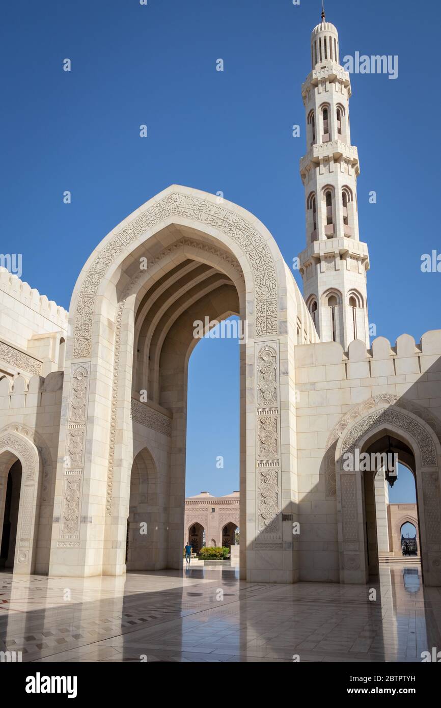 1992 machte Sultan Qabus ibn Said Vorkehrungen für den Bau einer neuen Moschee, die die größte im Land sein sollte. Stockfoto