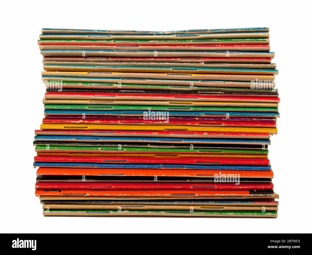 Ein Stapel von Dimes Romane isoliert vor einem weißen Hintergrund Stockfoto