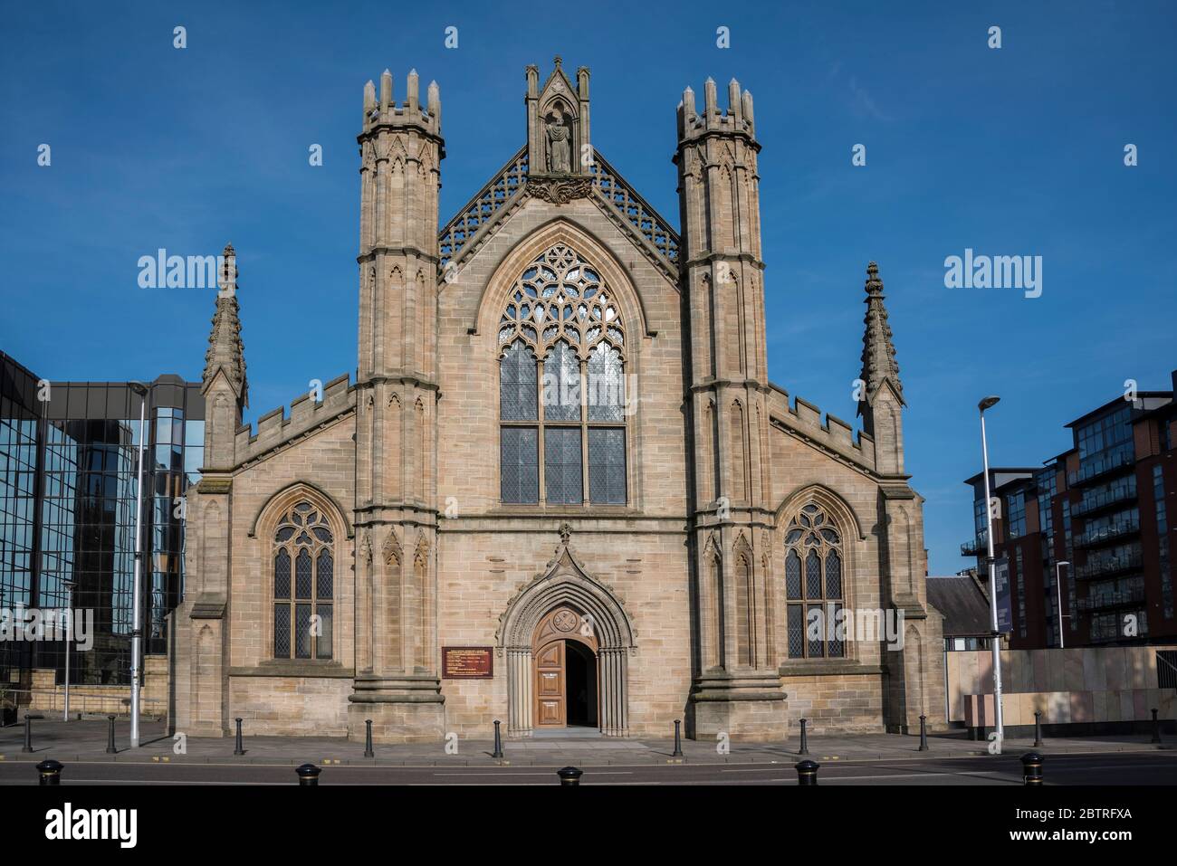 Metropolitan Cathedral of St Andrew am Ufer des Flusses Clyde, Glasgow, Schottland Stockfoto