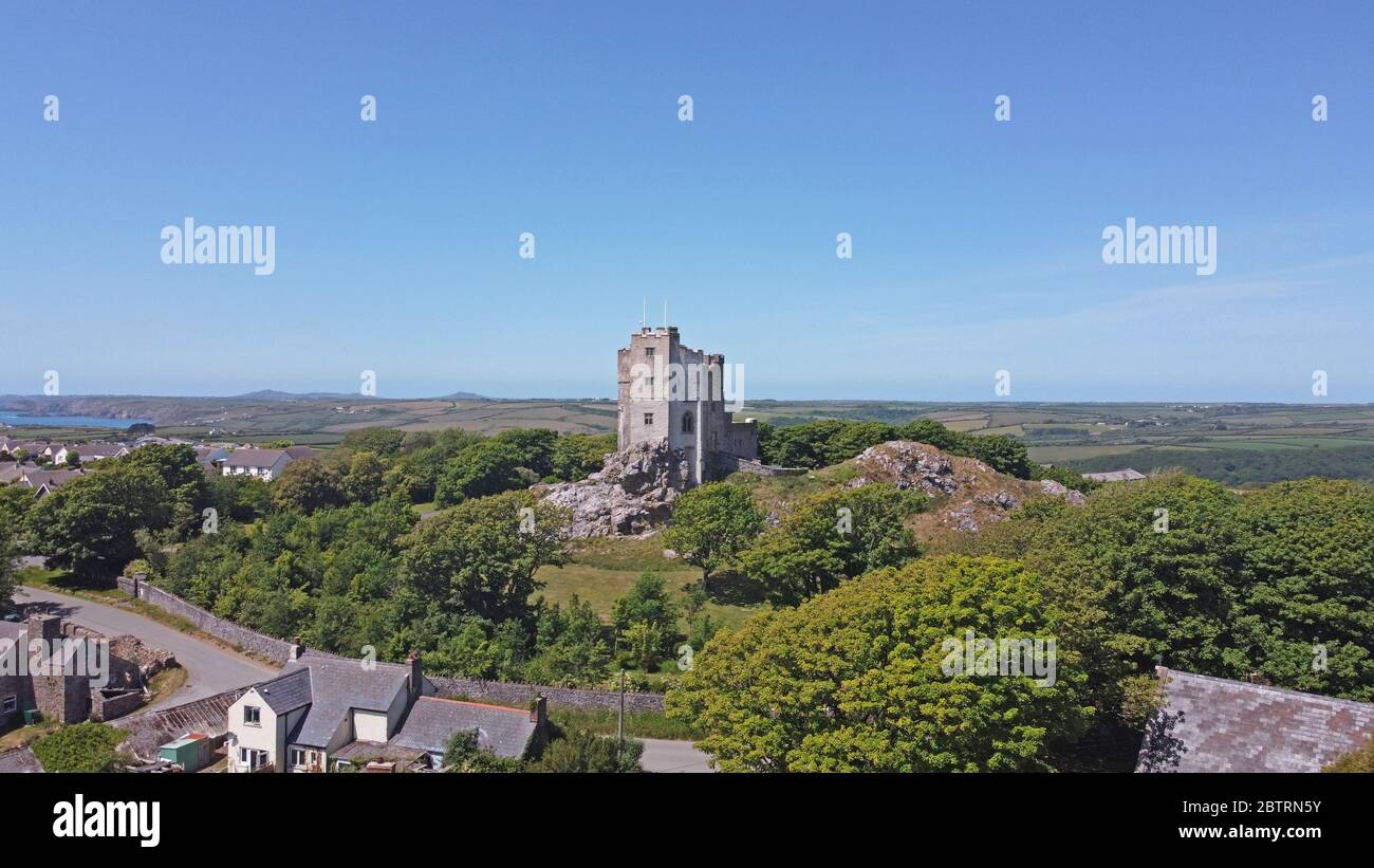 Luftaufnahme von Roch Castle, nahe Haverfordwest Pembrokeshire Wales UK Stockfoto