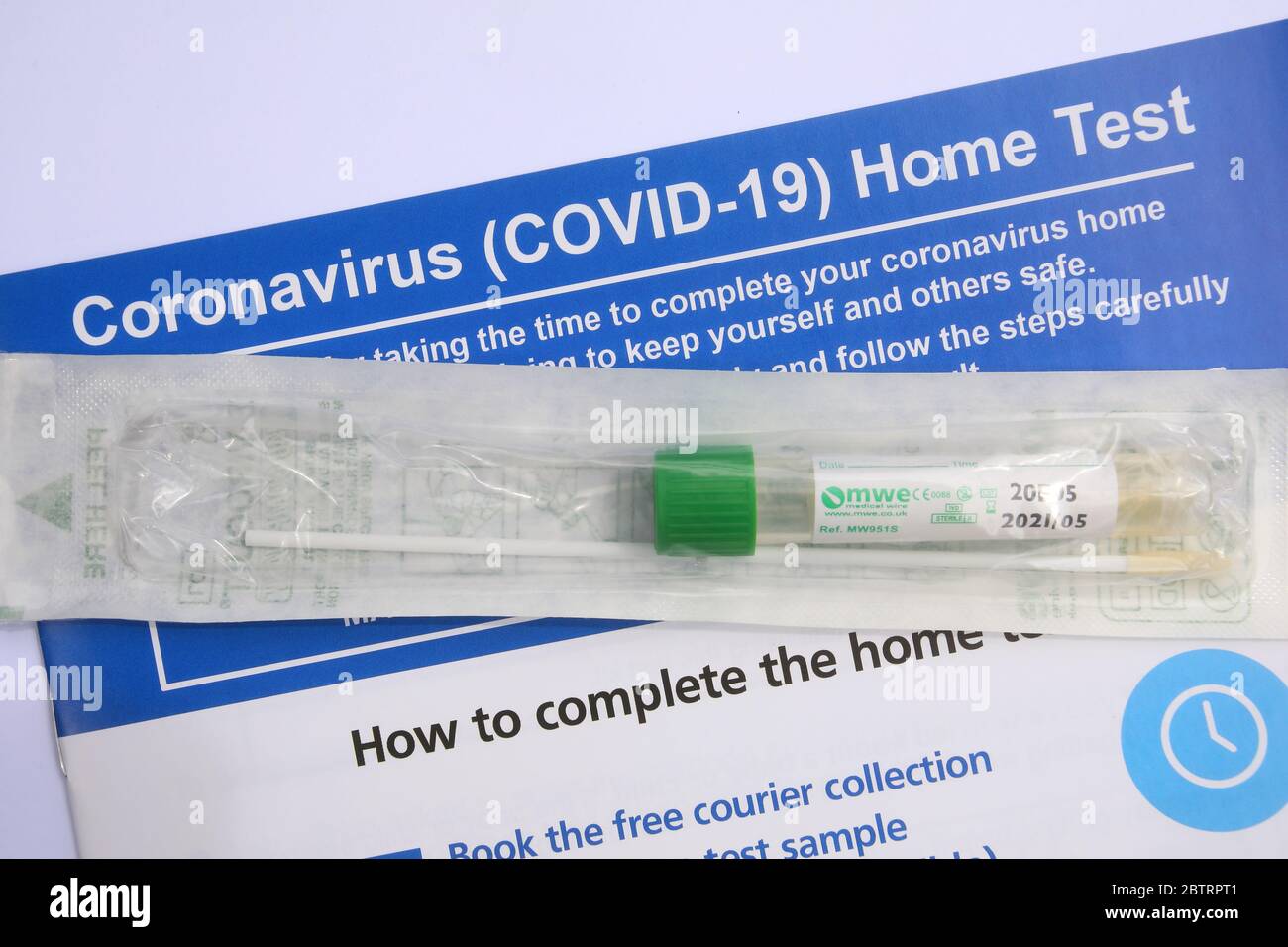 Coronavirus (Covid-19) Home Test, bereit für das neue Track and Trace Programm in Großbritannien Stockfoto
