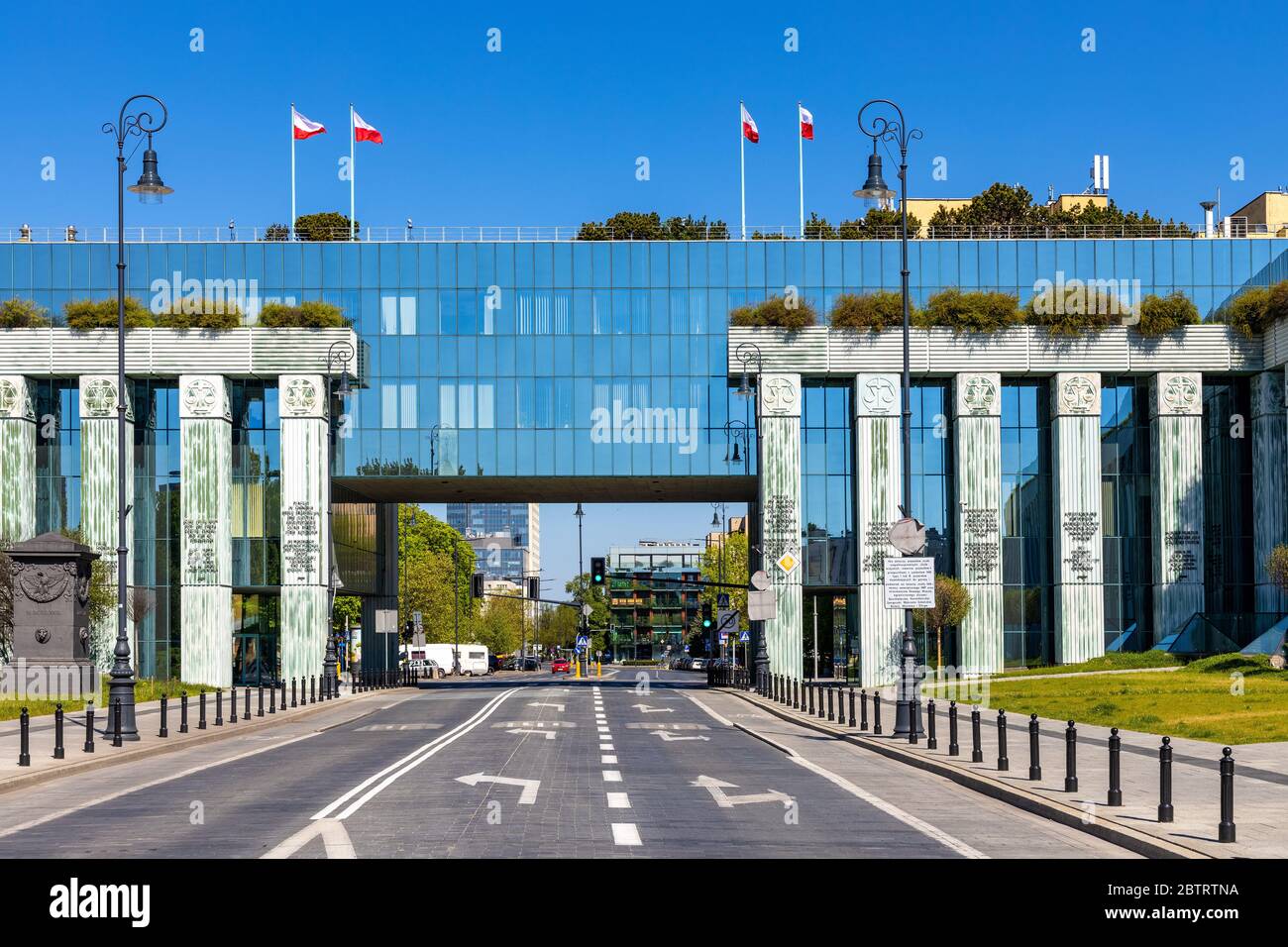 Warschau, Mazovia / Polen - 2020/05/10: Panoramablick auf den Obersten Gerichtshof von Polen - Sad Najwyzszzy - Hauptgebäude am Krasinski Platz in der Altstadt Stockfoto