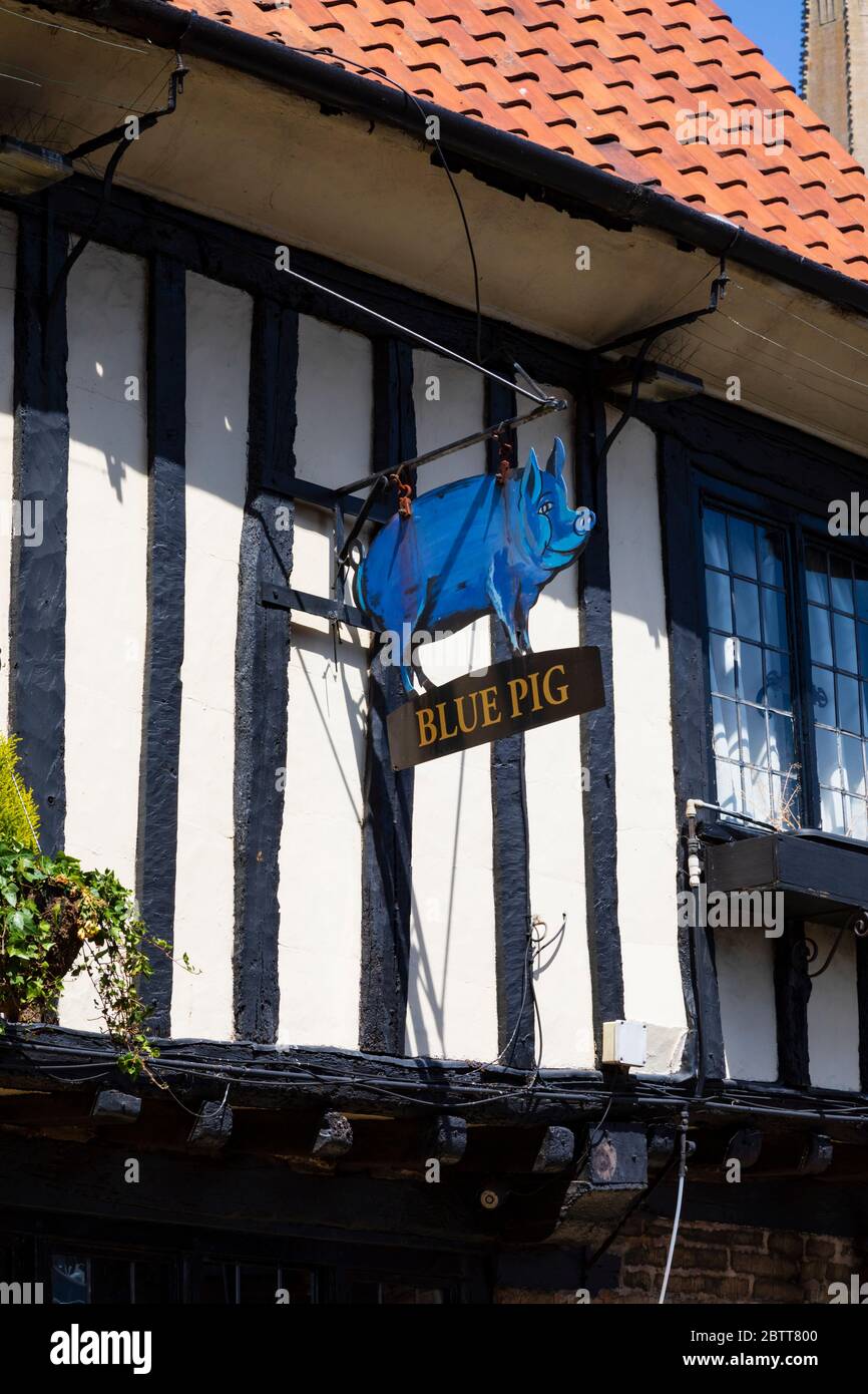 The Blue Pig Public House, Vine Street, Grantham, Lincolnshire, England. Fachwerkgerahmte elisabethanische Architektur. Mai 2020 Stockfoto