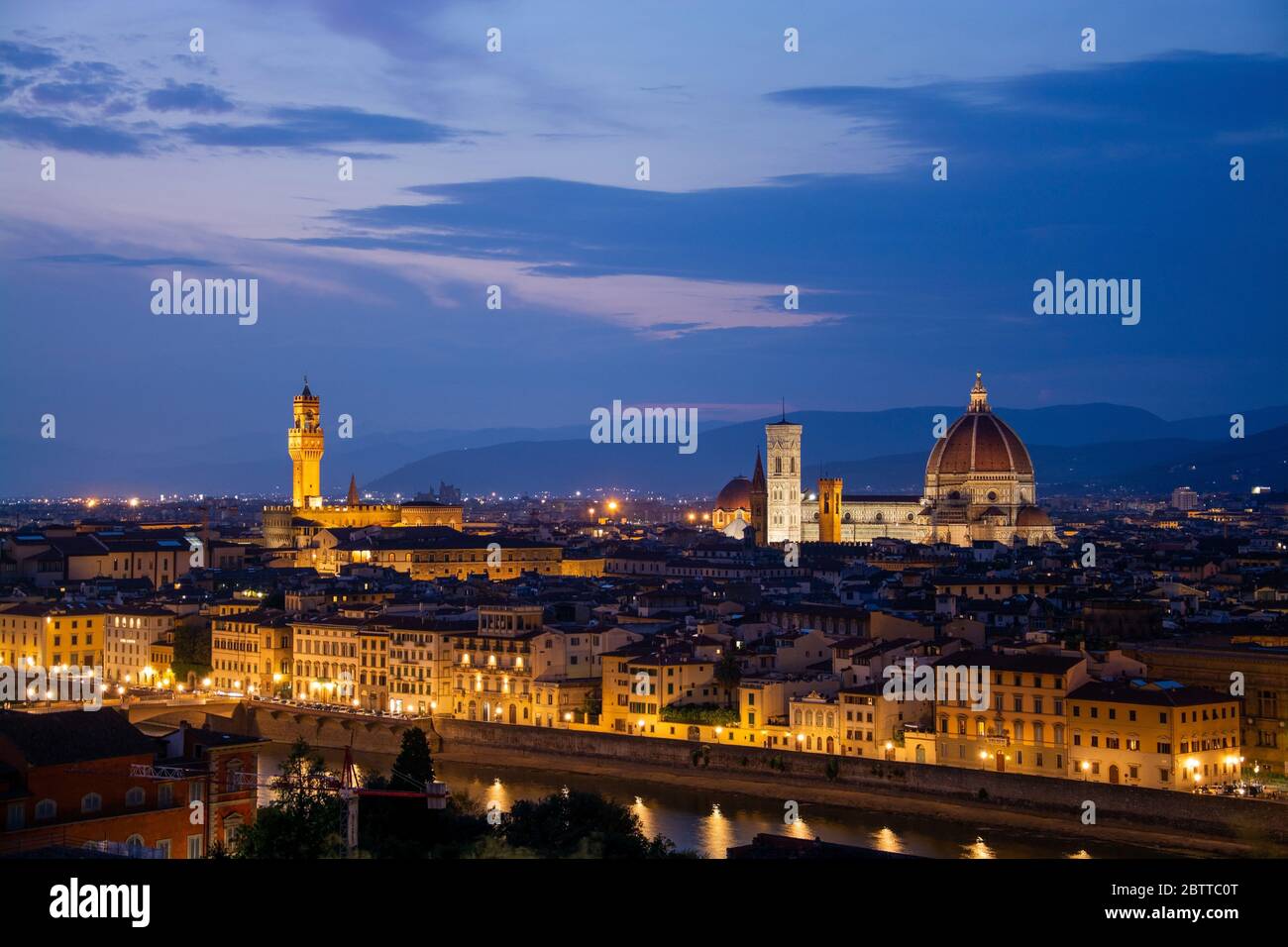 Florenz, auf italienisch Firenze genannt, war ein Zentrum des mittelalterlichen europäischen Handels und Finanzwesens und eine der wohlhabendsten Städte dieser Epoche. Es ist konsistent Stockfoto