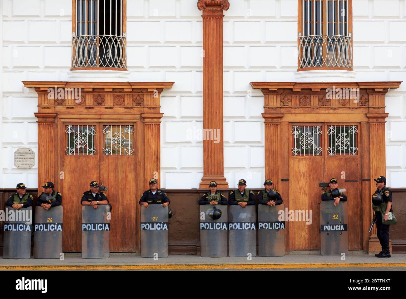 Riot Police, Plaza de Armas, Trujillo, Peru, Südamerika Stockfoto