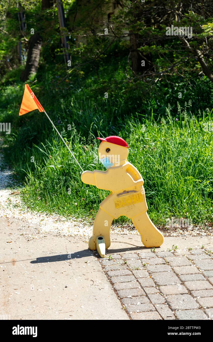Masken auf Statuen, Covid-19 Ära, von James D Coppinger/Dembinsky Photo Assoc Stockfoto