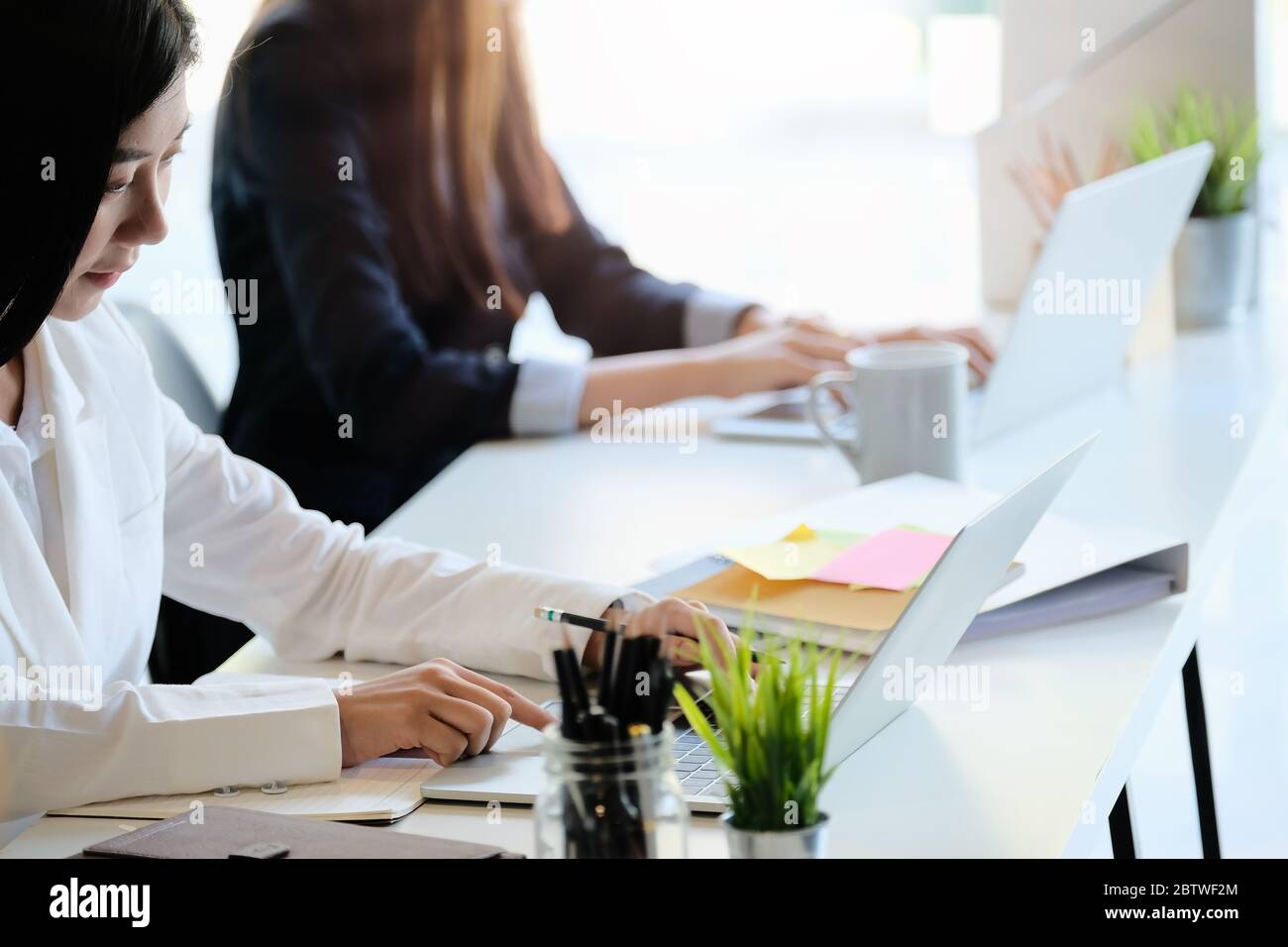 Business-Team verwenden Laptop-Computer für Marketing-Planung Stockfoto