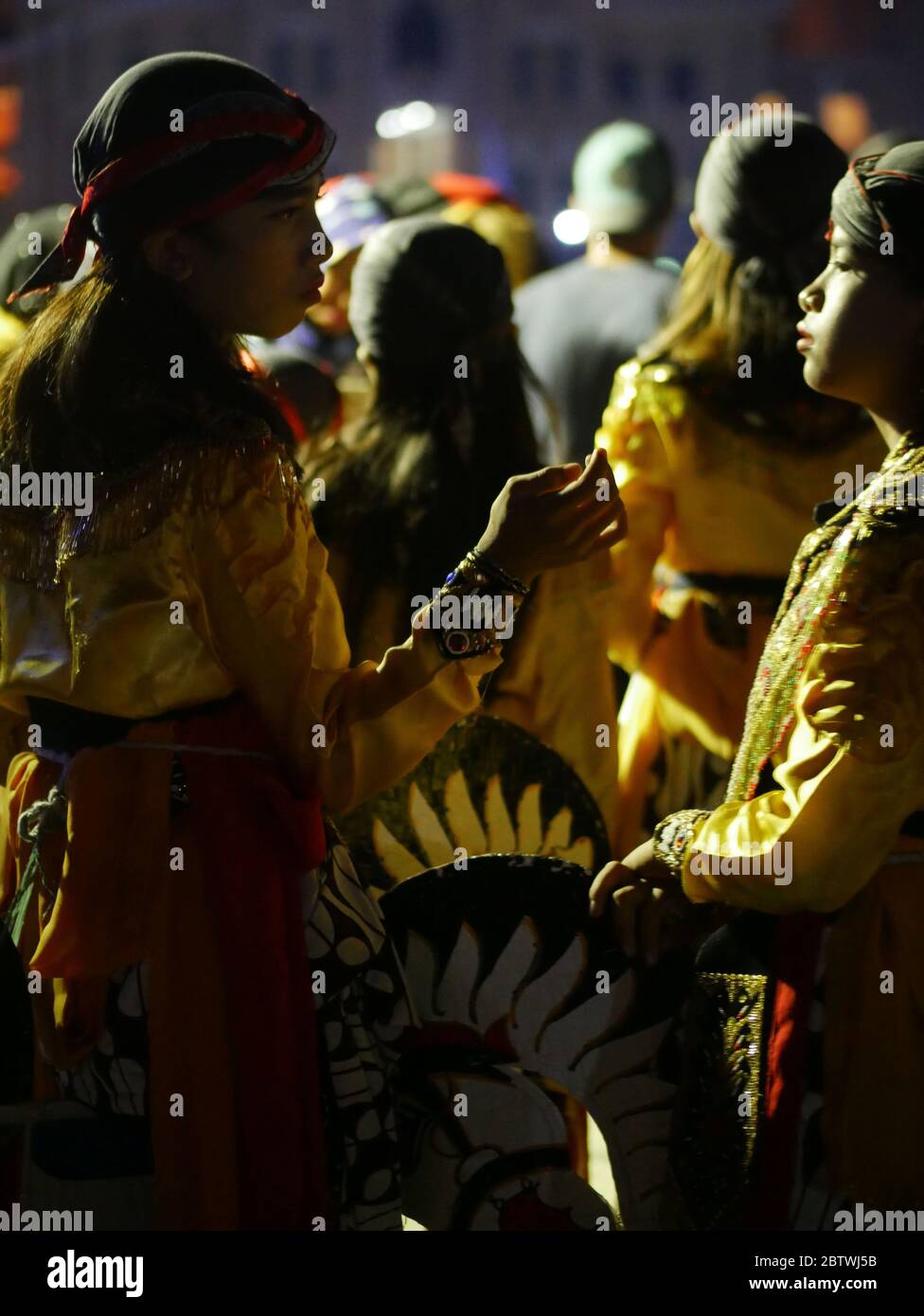 28. September 2019 - Tarakan, Indonesien: Porträt der Mädchen in Pferdetänzerinnen in traditioneller Kleidung auf Indonesisch Stockfoto