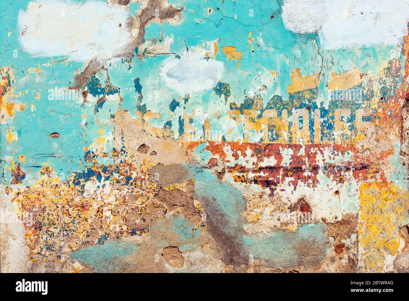 Eine alte verwitterte und veraltete Vintage-Mauer im Stadtzentrum von Antigua in Guatemala. Perfekt für einen Hintergrund oder ein Hintergrundbild. Stockfoto