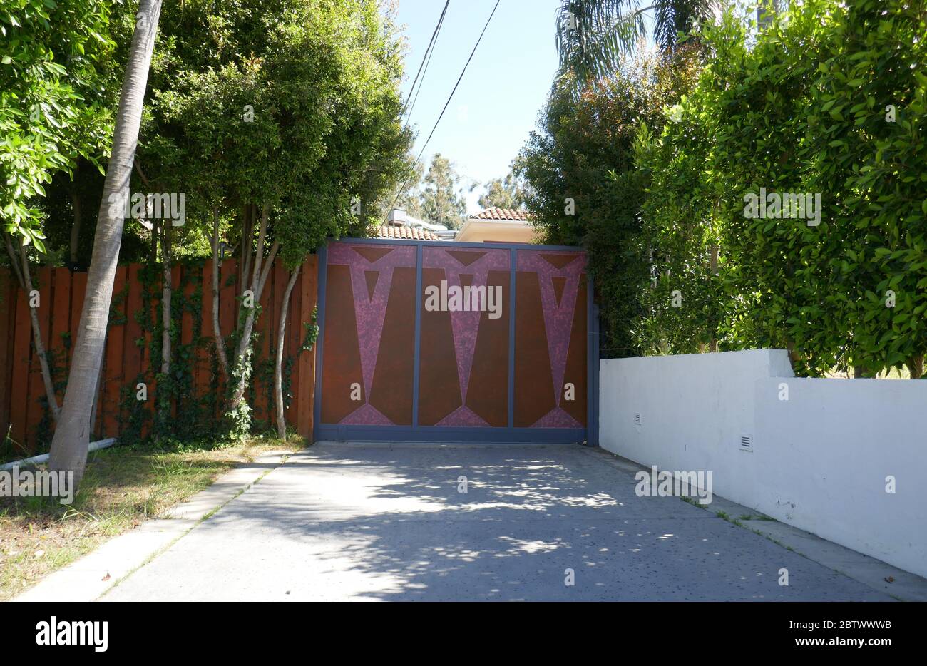 Los Angeles, Kalifornien, USA 27. Mai 2020 EIN allgemeiner Blick auf die Atmosphäre von Errol Flynns und Ricky Nelson's ehemaligem Zuhause am 7740 Mullholland Drive am 27. Mai 2020 in Los Angeles, Kalifornien, USA. Foto von Barry King/Alamy Stock Photo Stockfoto