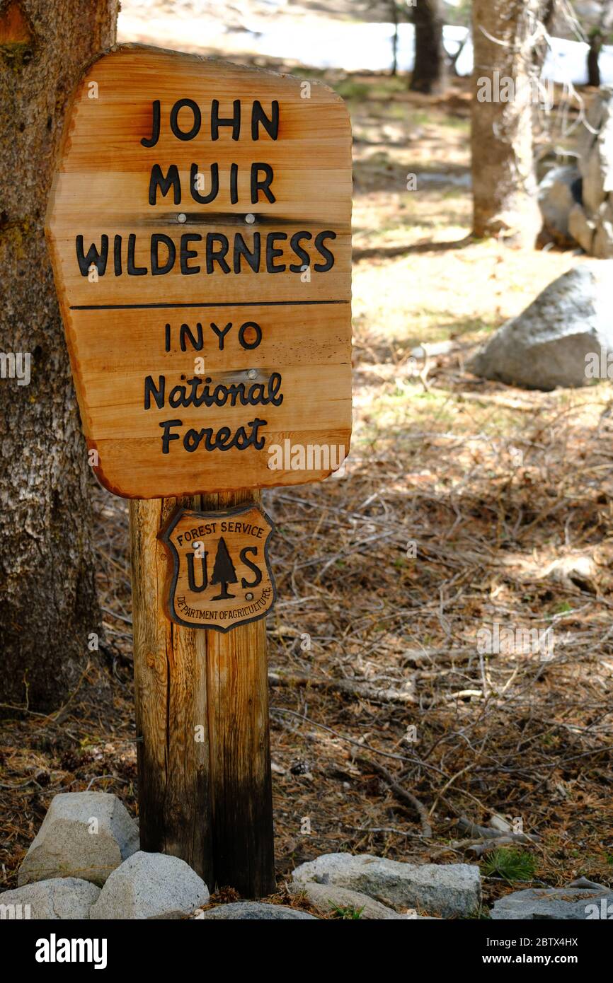 Ein Schild, das in die John Muir Wildnis eingeht Stockfoto