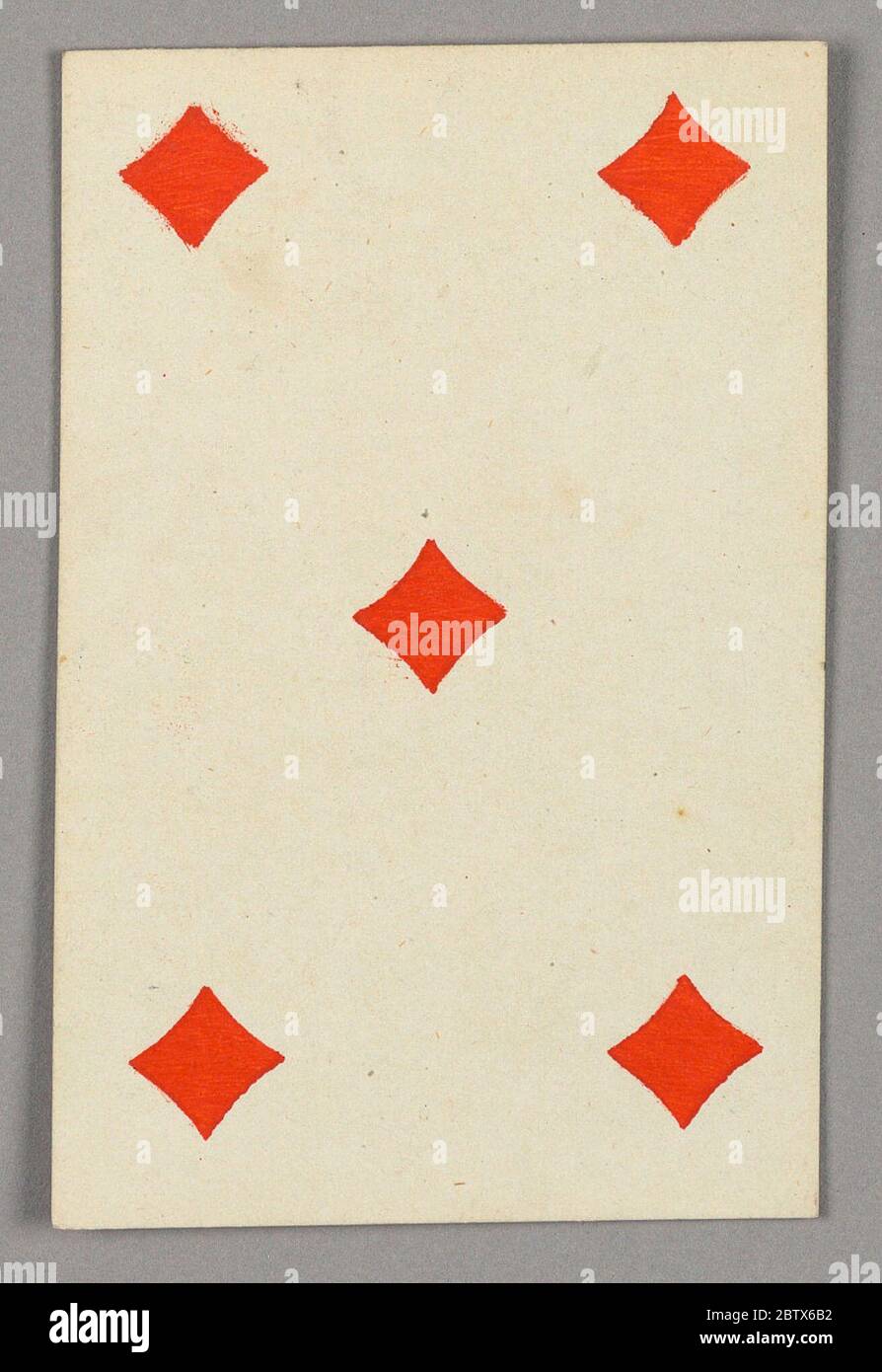 Fünf Diamanten aus dem Set von Jeu ImperialZweiter Kaiserreich Napoleon III Spielkarten. Forschung in ProgressDiamantenfive aus dem Set der Spielkarten 'Jeu Imperial–Second Empire–Napoleon III'. Stockfoto