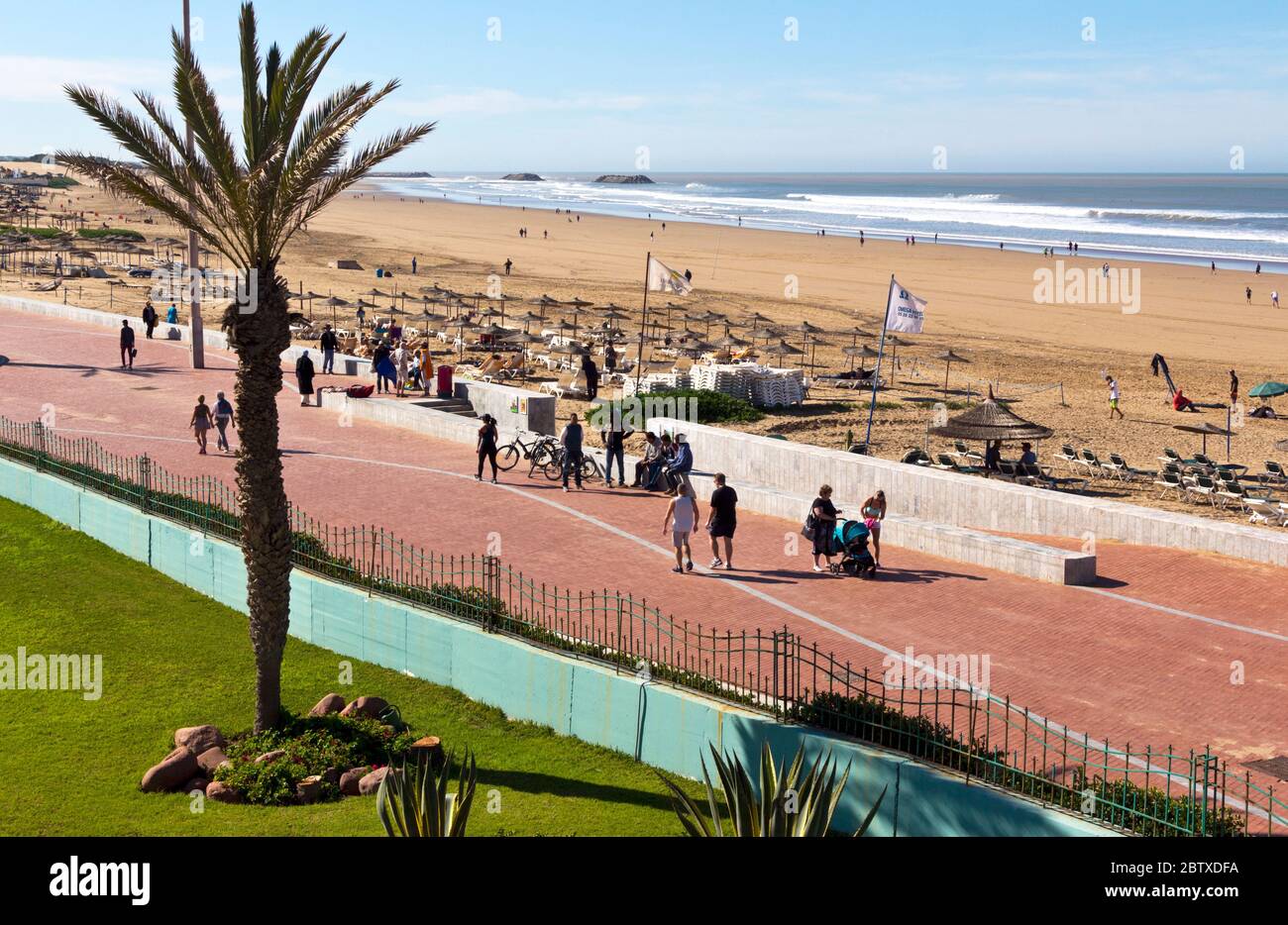 Marokko, Agadir, Küste mit Strand und Promenade Stockfoto