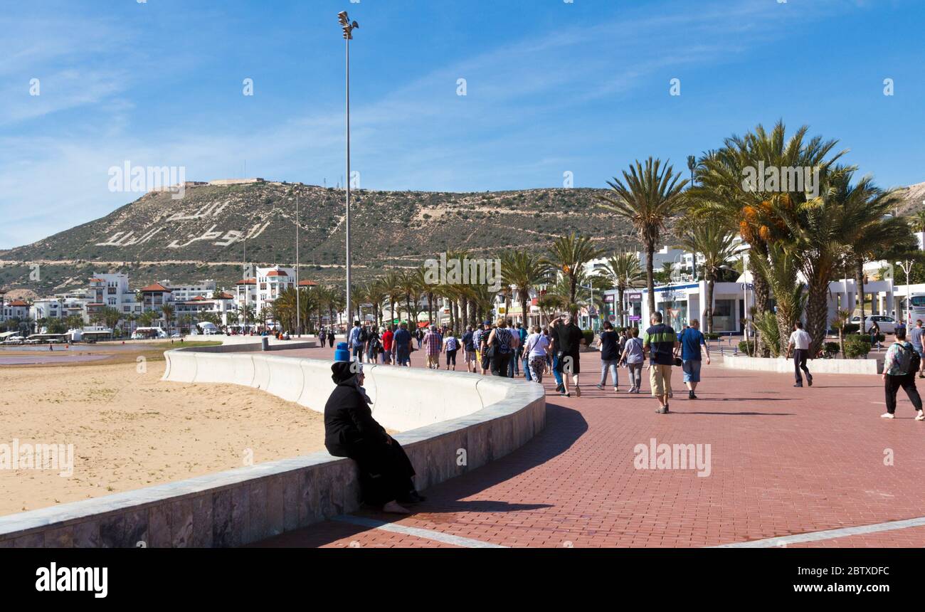 Marokko, Agadir, Küste mit Strand und Promenade Stockfoto