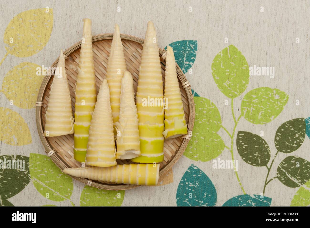 Geflochtene bambusschale -Fotos und -Bildmaterial in hoher Auflsung  Alamy