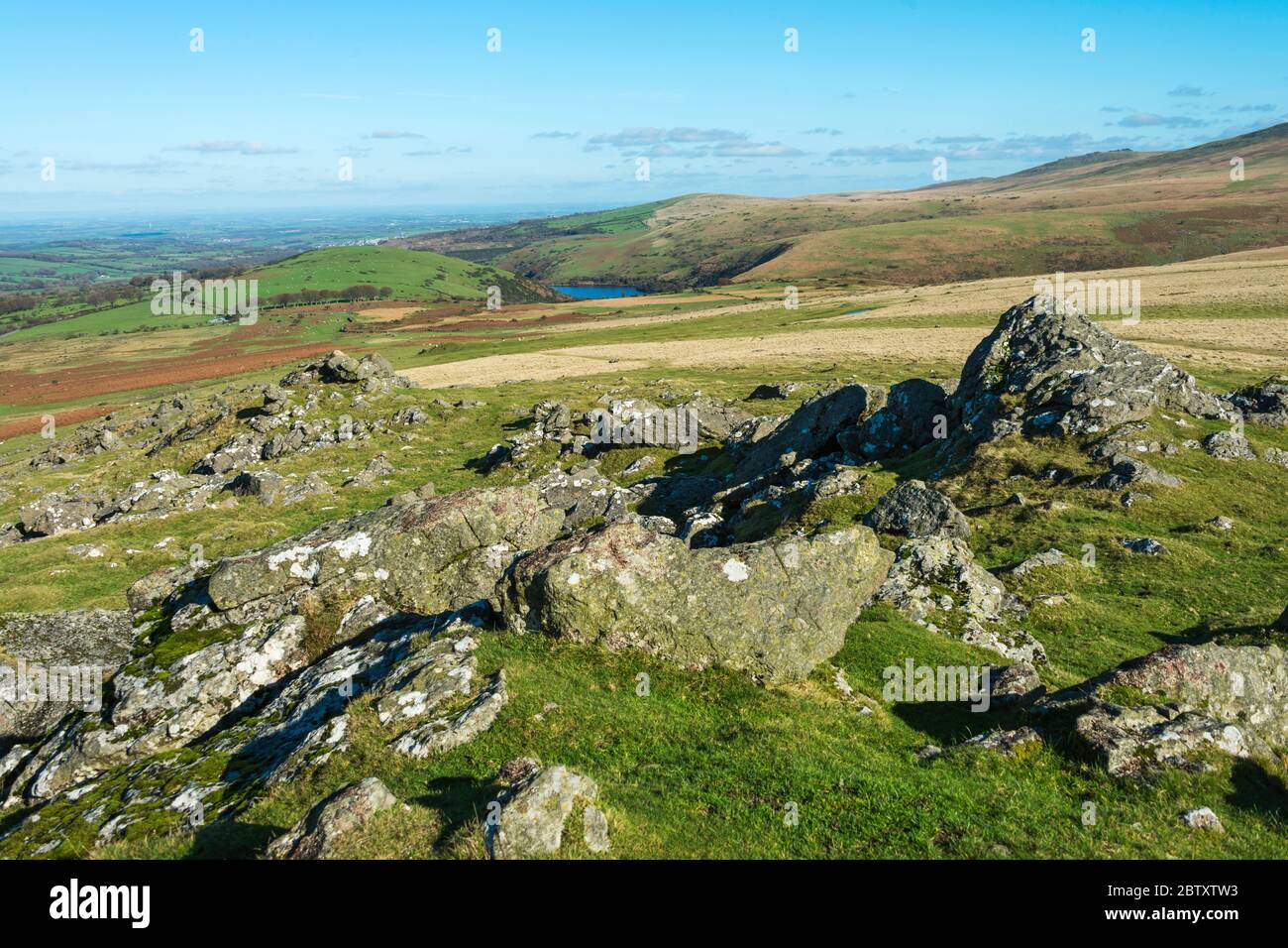 Blick Richtung Nordosten von Sourton Tors, einschließlich Meldon Reservoir, Dartmoor National Park, Devon, England, Großbritannien. Stockfoto