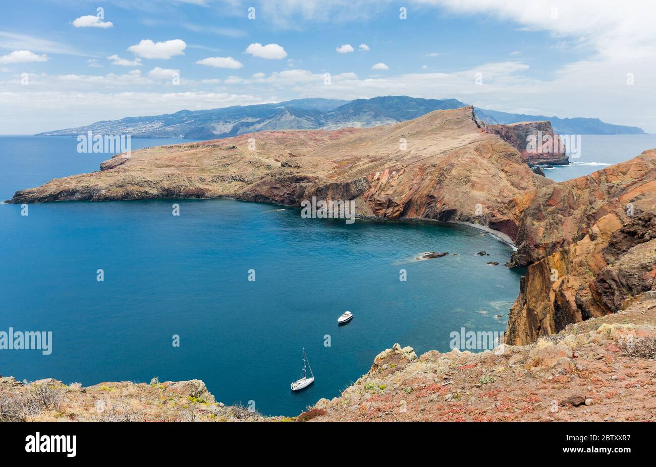 Panoramablick auf die Küste von 'Ponta de Sao Lourenco' mit Madeira als Hintergrund. Stockfoto