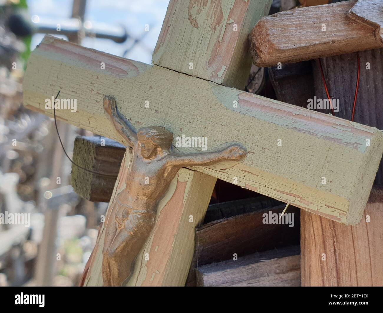 Jesus christus auf Holzkreuz Stockfoto