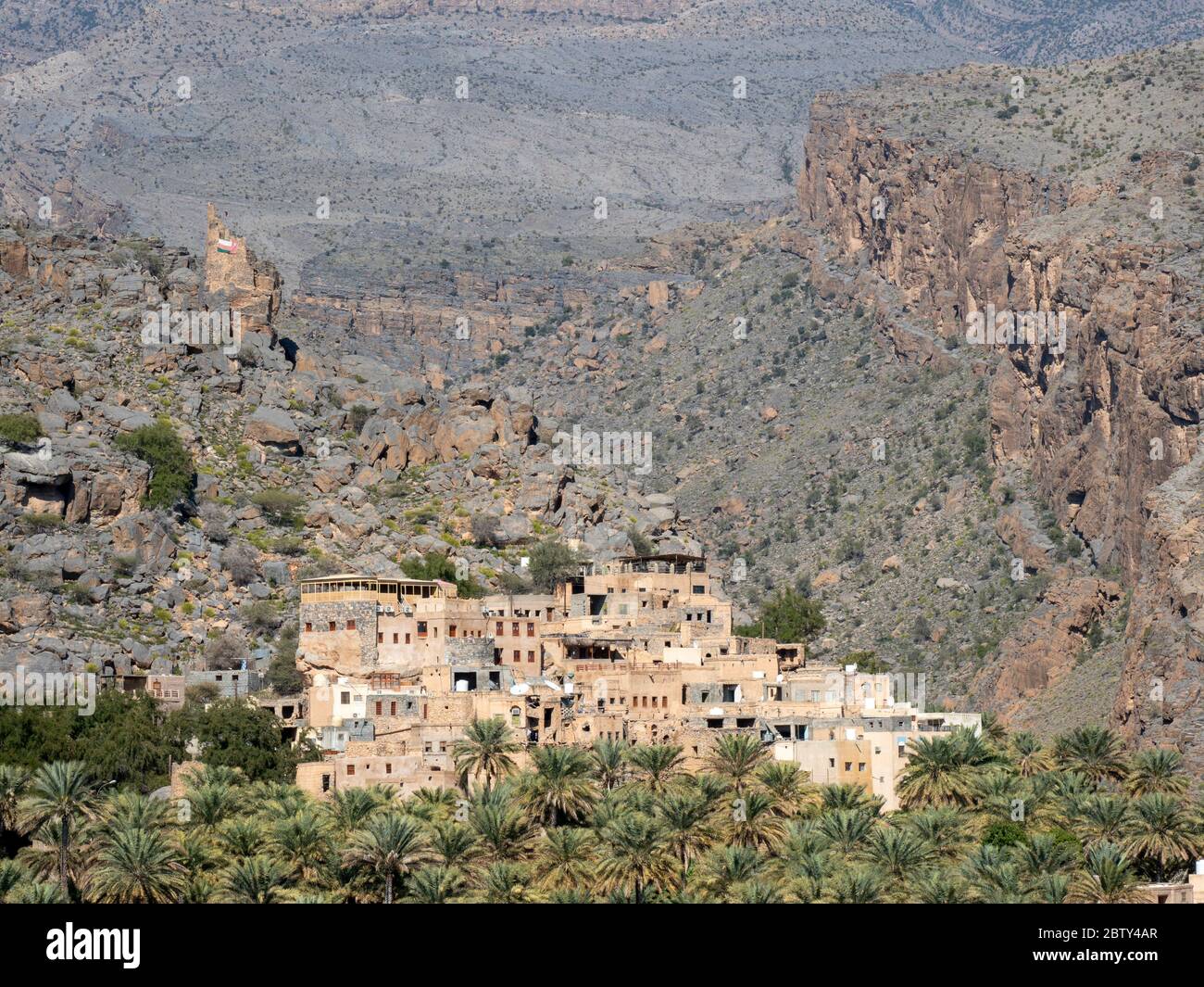 Dattelpalmen umgeben das alte Dorf Al Misfah, Sultanat Oman, Naher Osten Stockfoto