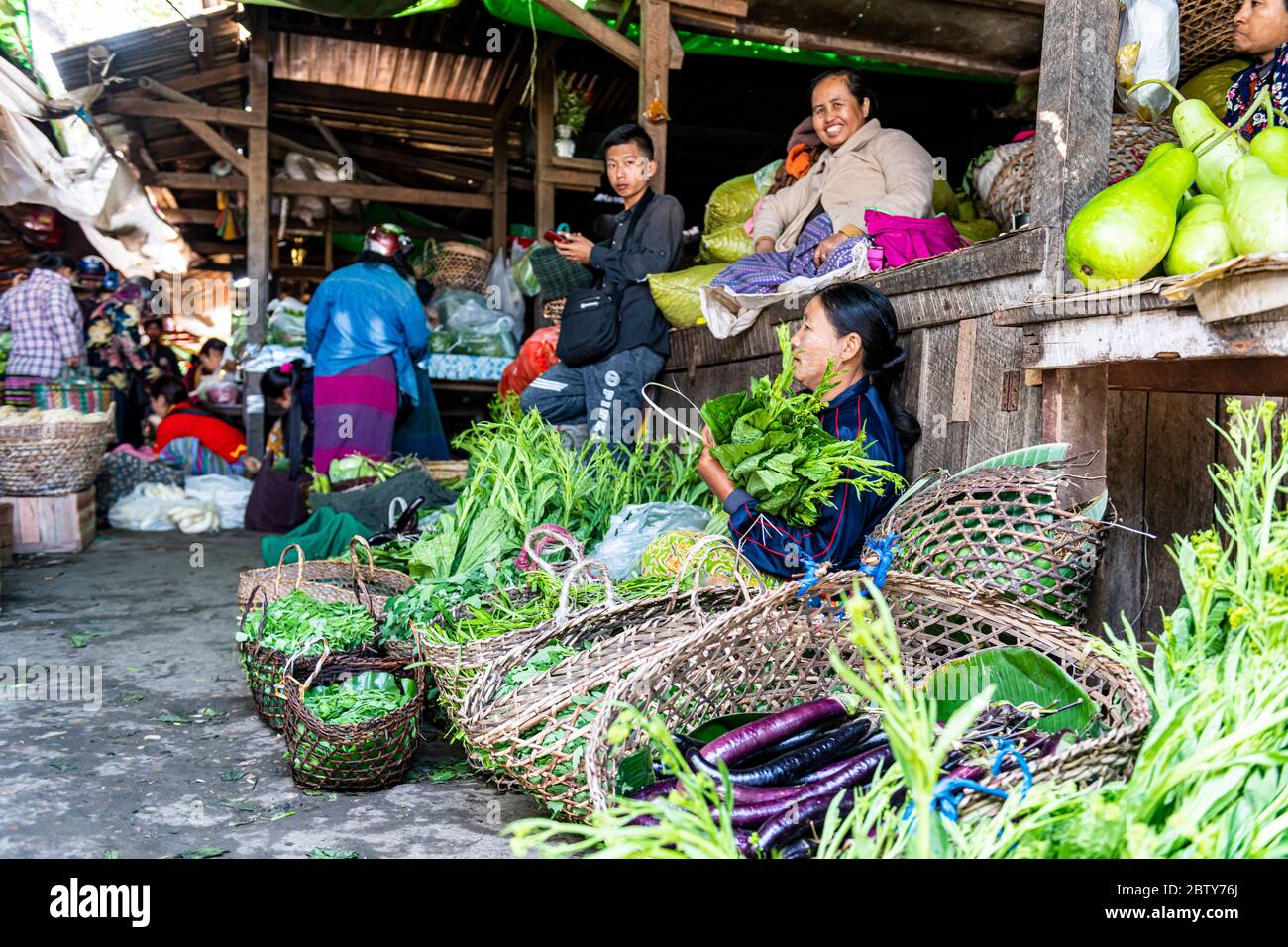 Gemüsemarkt, Myitkyina, Kachin-Staat, Myanmar (Burma), Asien Stockfoto