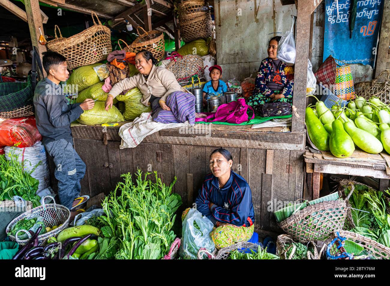Gemüsemarkt, Myitkyina, Kachin-Staat, Myanmar (Burma), Asien Stockfoto