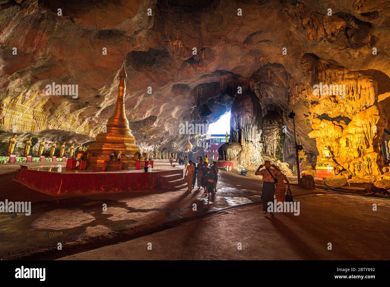 Höhle gefüllt mit buddhas, Saddan Höhle, hPa-an, Kayin Staat, Myanmar (Burma), Asien Stockfoto