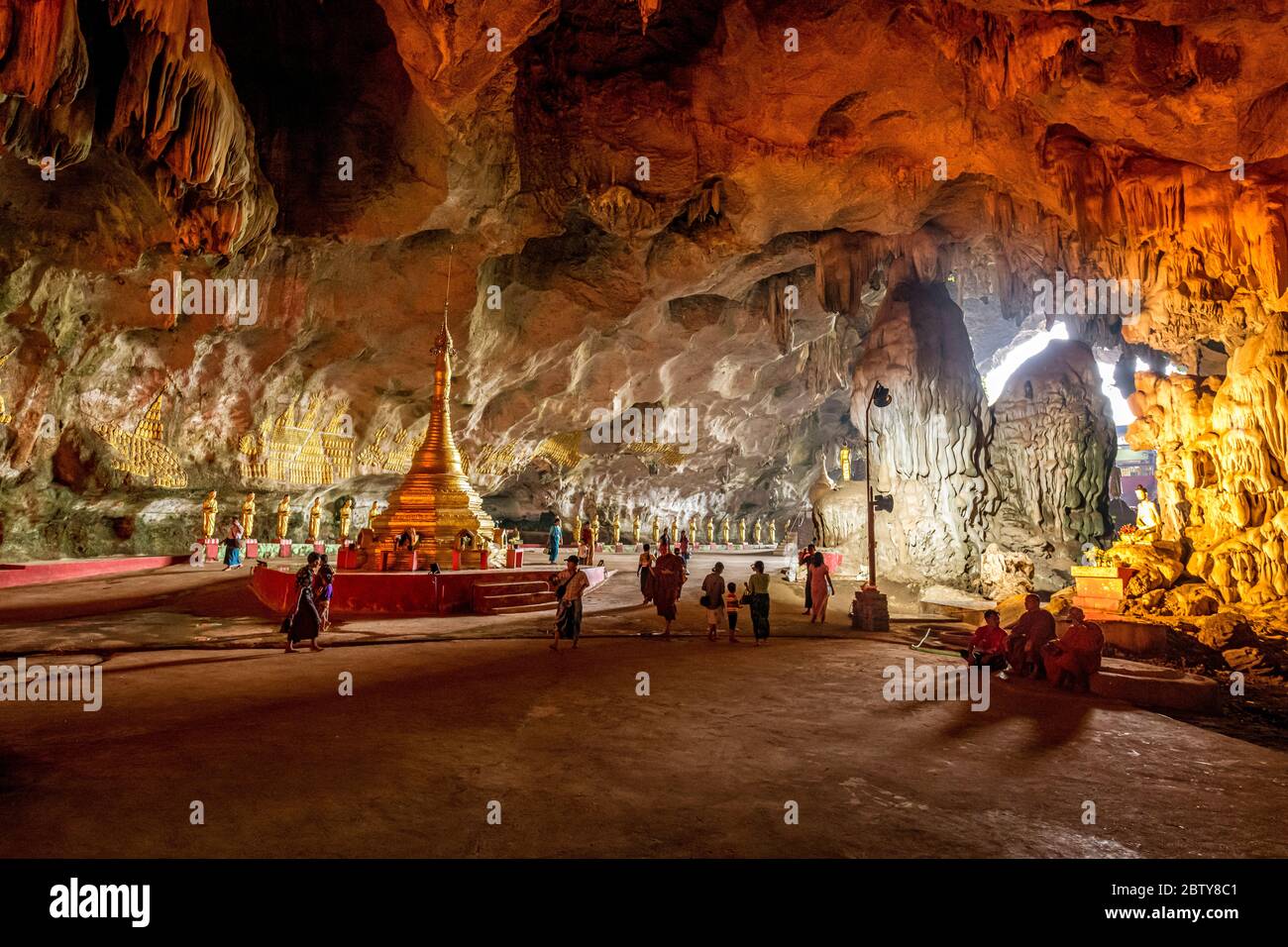 Höhle gefüllt mit buddhas, Saddan Höhle, hPa-an, Kayin Staat, Myanmar (Burma), Asien Stockfoto