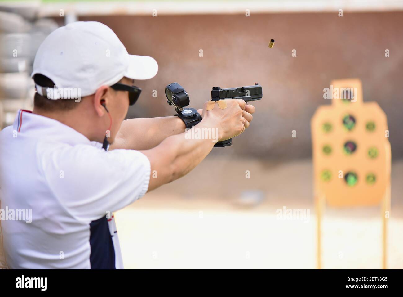 Real View Gun Schießen Wettbewerb Stockfoto