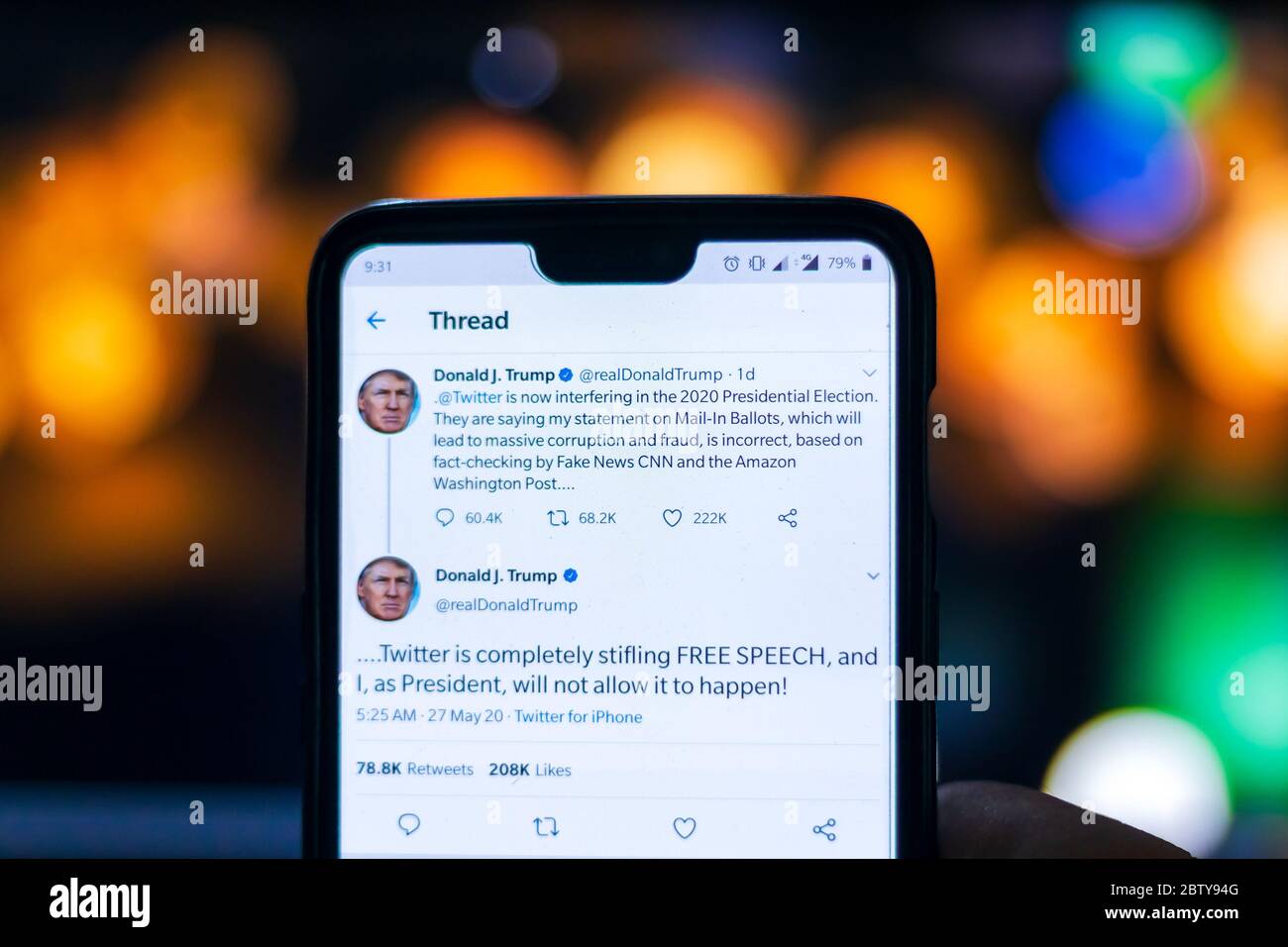 Bhairahawa, Nepal - Mai 28 2020: Twitter-App am Telefon zeigt Donald Trump, der aktuelle US-Präsident, beschuldigt die Social-Media-App Twitter für die kostenlose erstickt Stockfoto