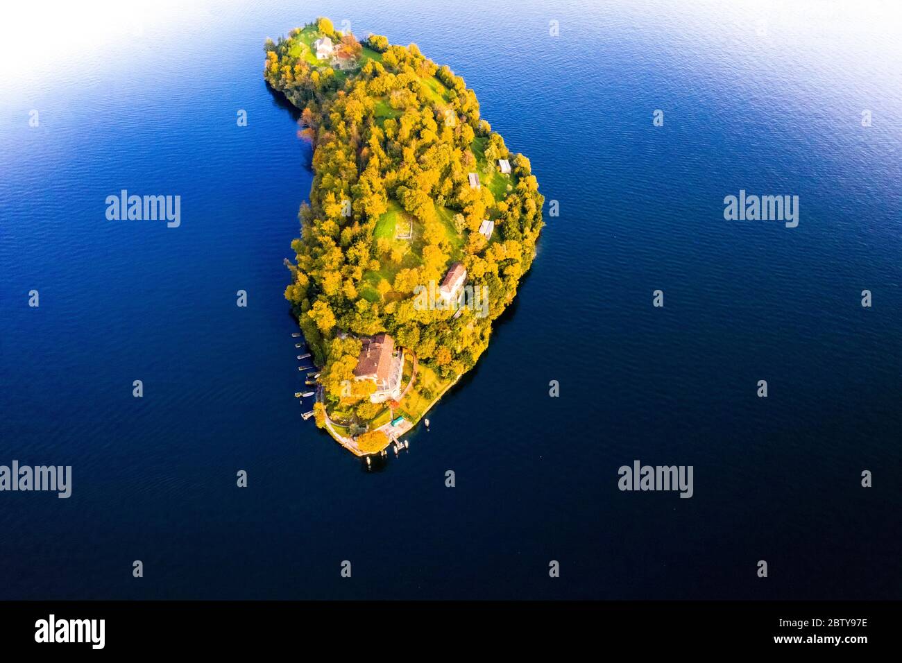 Luftaufnahme der Comacina Insel im Herbst, Comer See, Lombardei, Italienische Seen, Italien, Europa Stockfoto